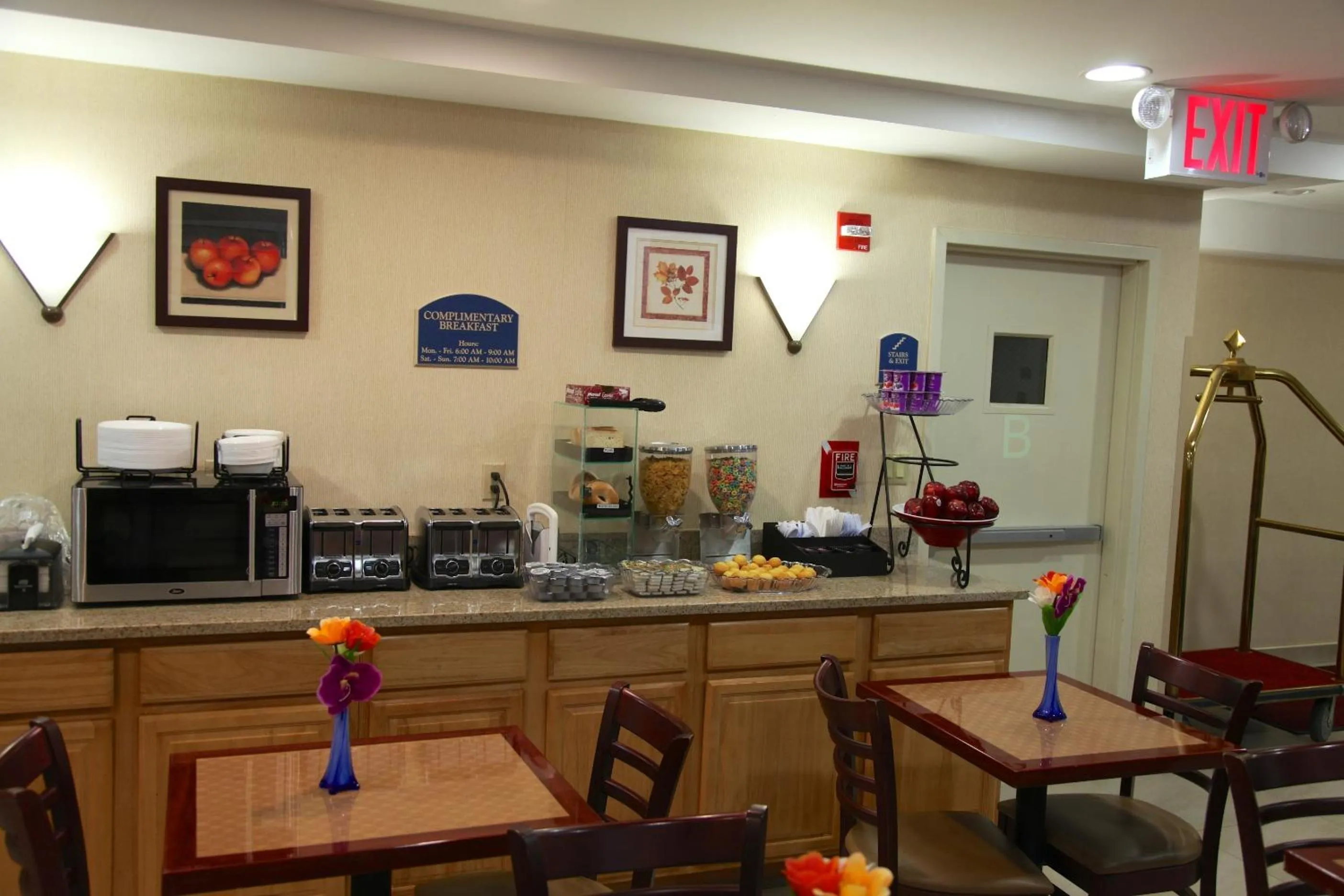 Restaurant/places to eat in Corona Hotel New York - LaGuardia Airport