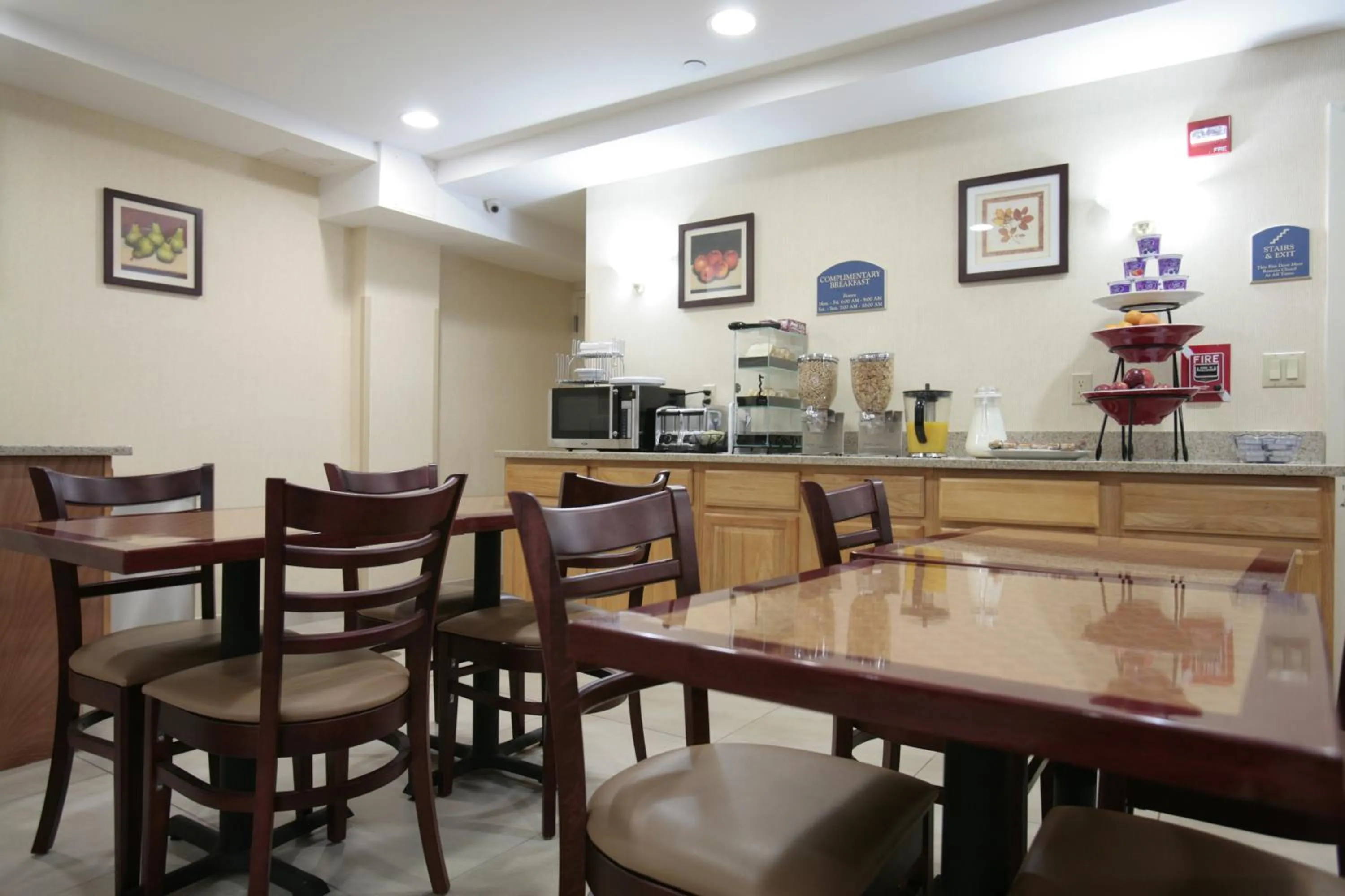 Restaurant/places to eat in Corona Hotel New York - LaGuardia Airport