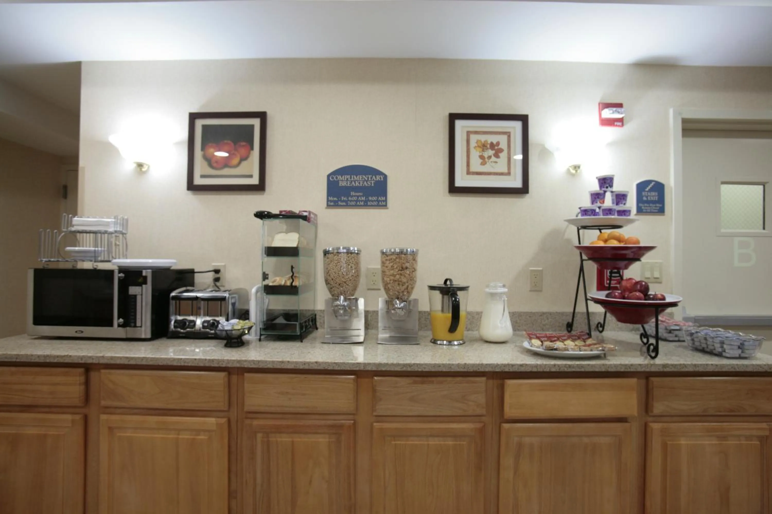 Restaurant/places to eat in Corona Hotel New York - LaGuardia Airport