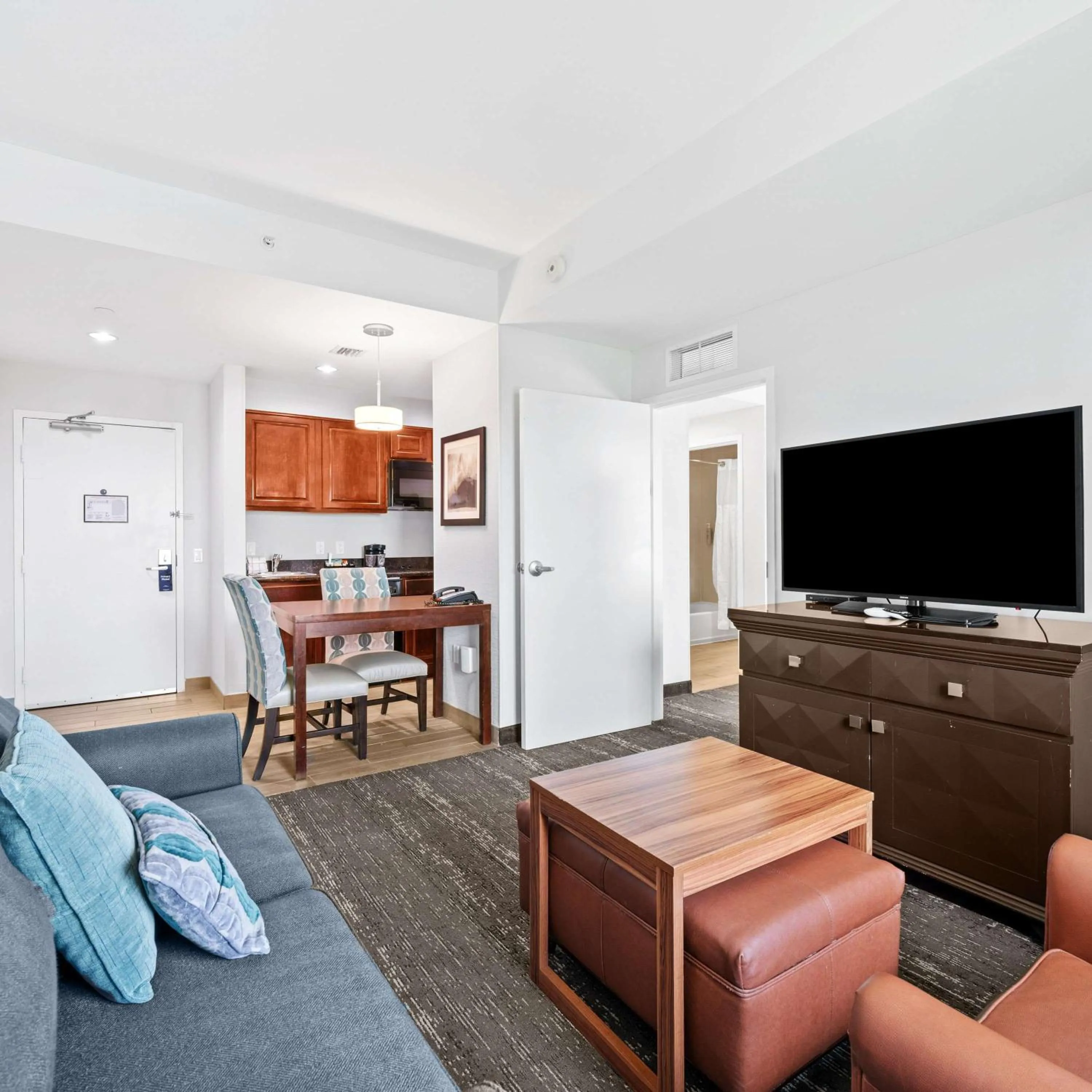 Living room in Homewood Suites by Hilton Fort Lauderdale Airport-Cruise Port