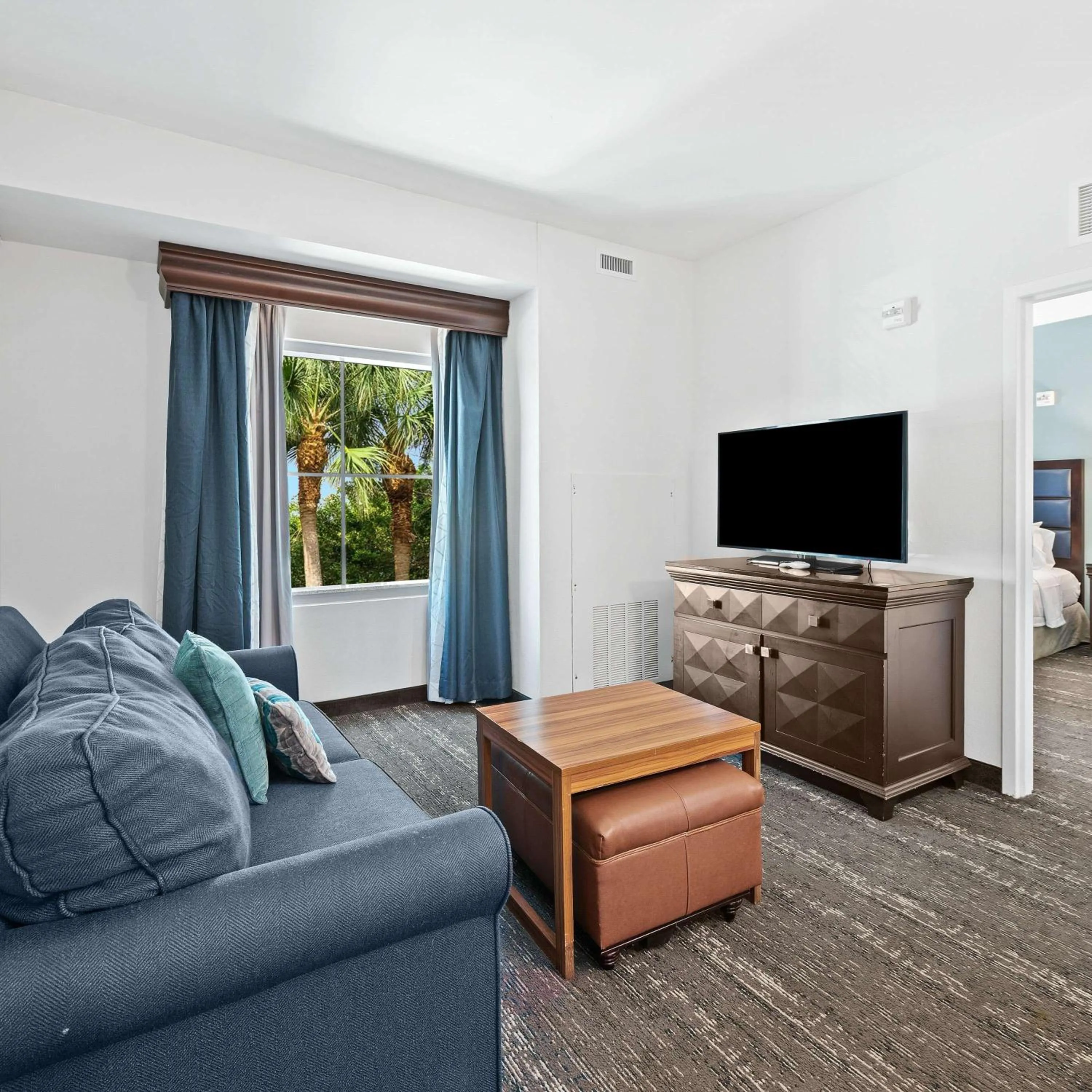 Living room in Homewood Suites by Hilton Fort Lauderdale Airport-Cruise Port