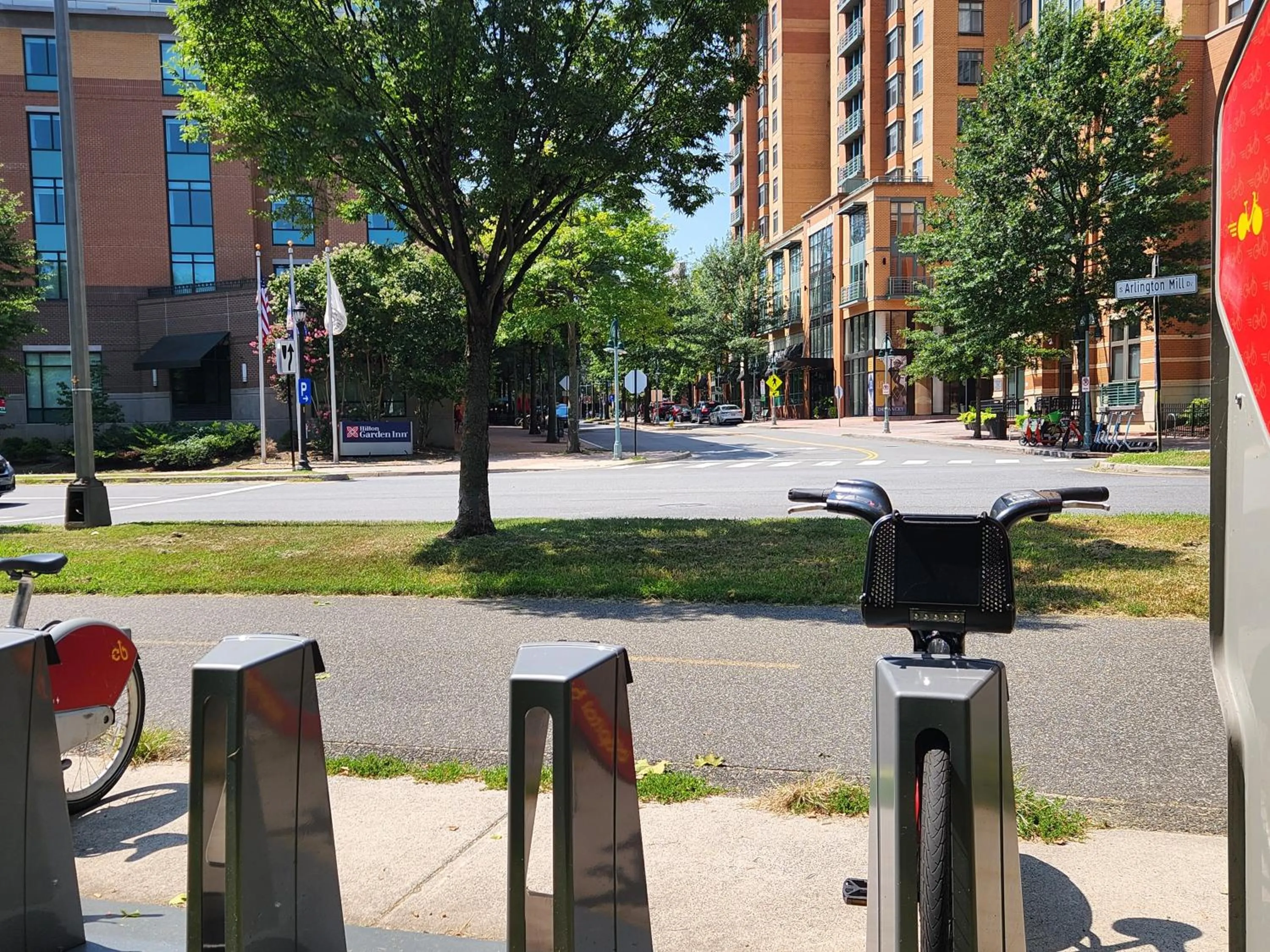 Street view in Hilton Garden Inn Shirlington