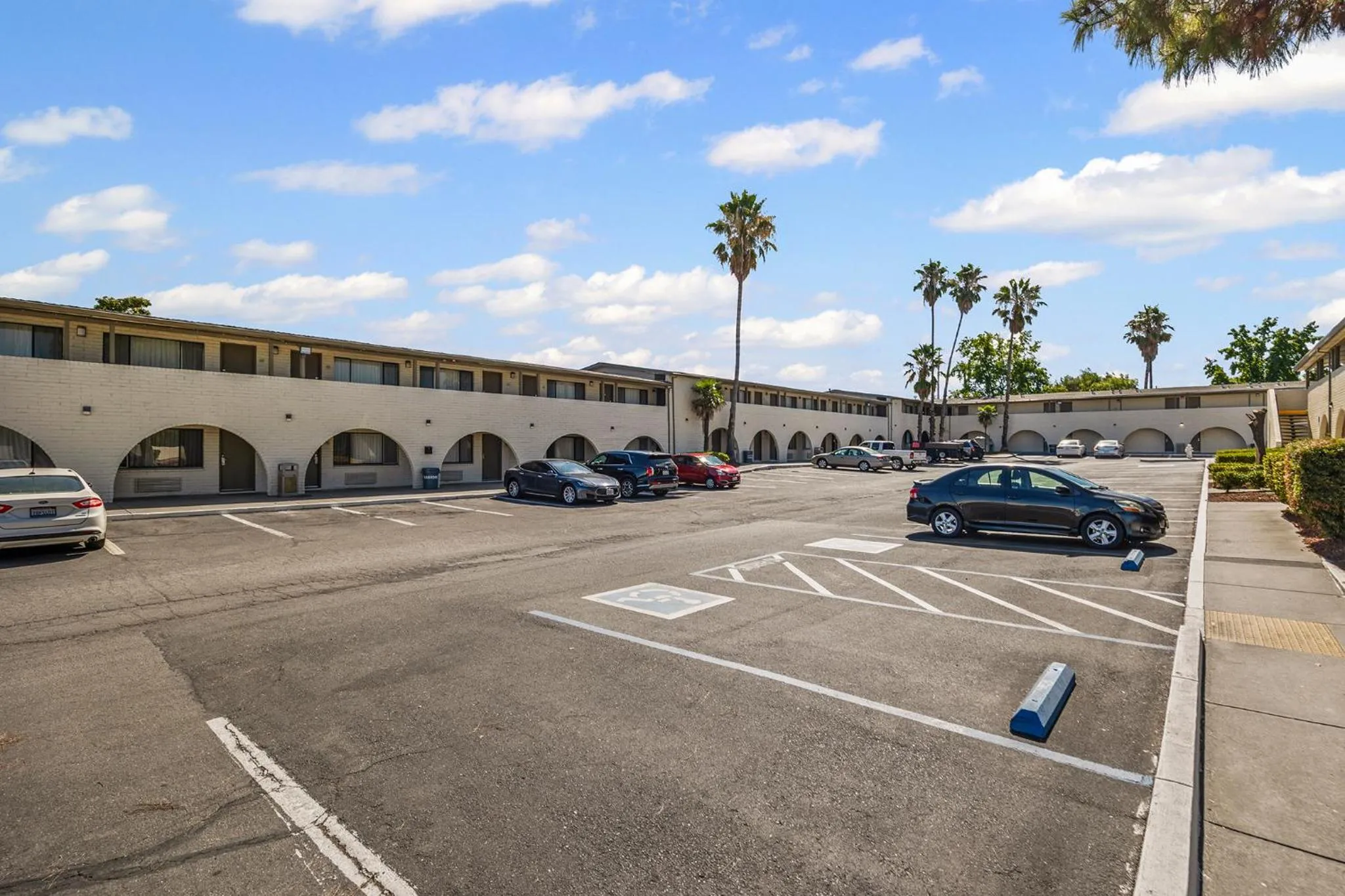 Parking in Heritage Inn Express Roseville