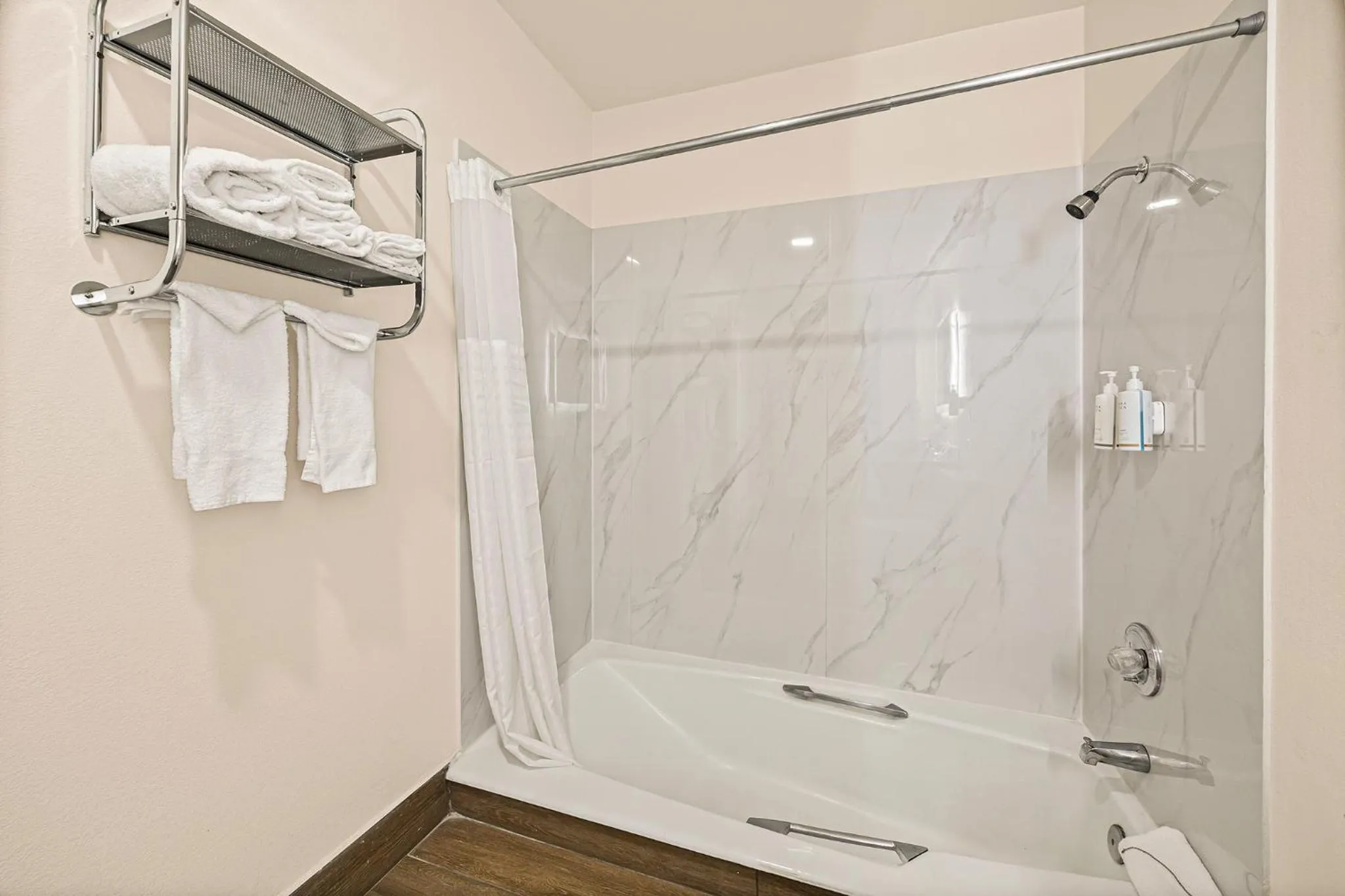 Bathroom in Heritage Inn Express Roseville