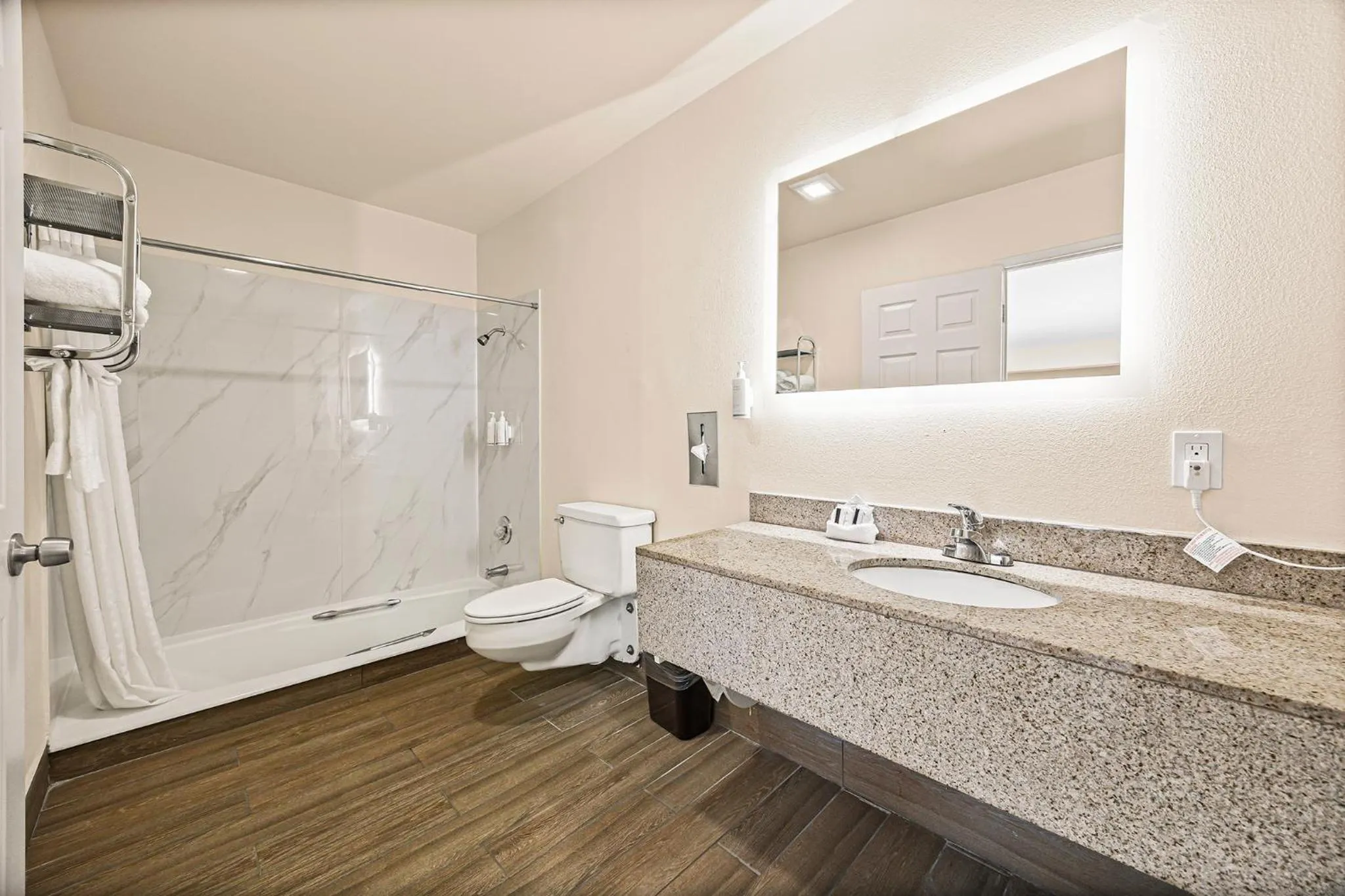 Bathroom in Heritage Inn Express Roseville