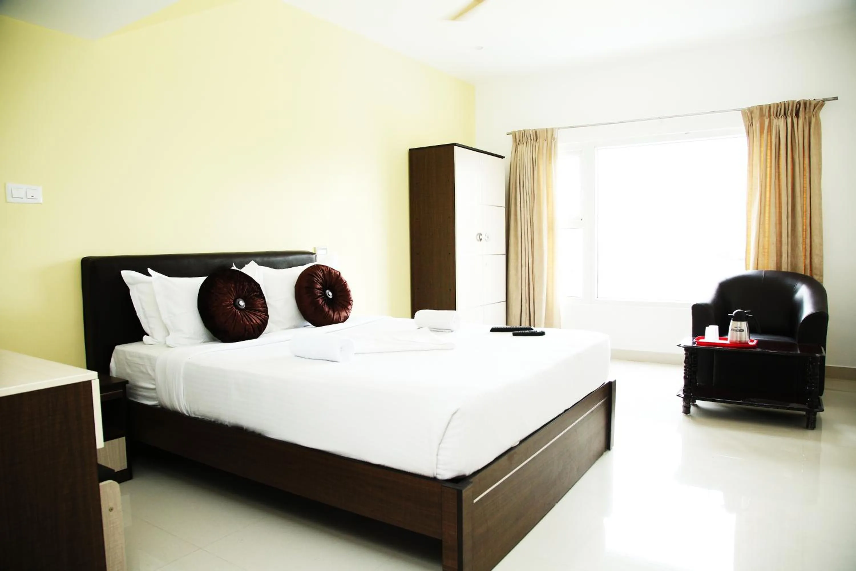 Photo of the whole room, Bed in Rio Grande Residency