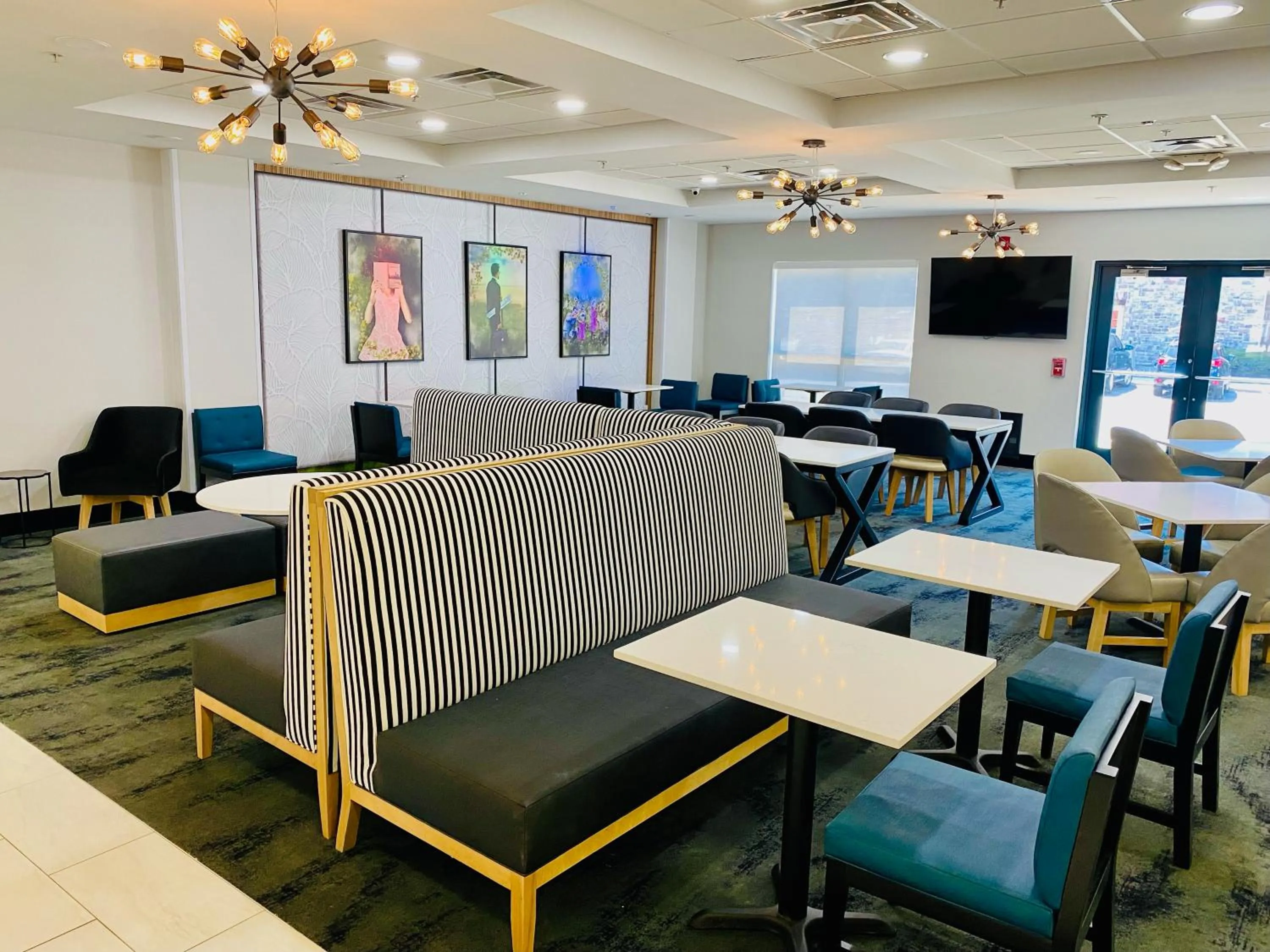 Seating area in La Quinta by Wyndham Mt. Laurel - Philadelphia