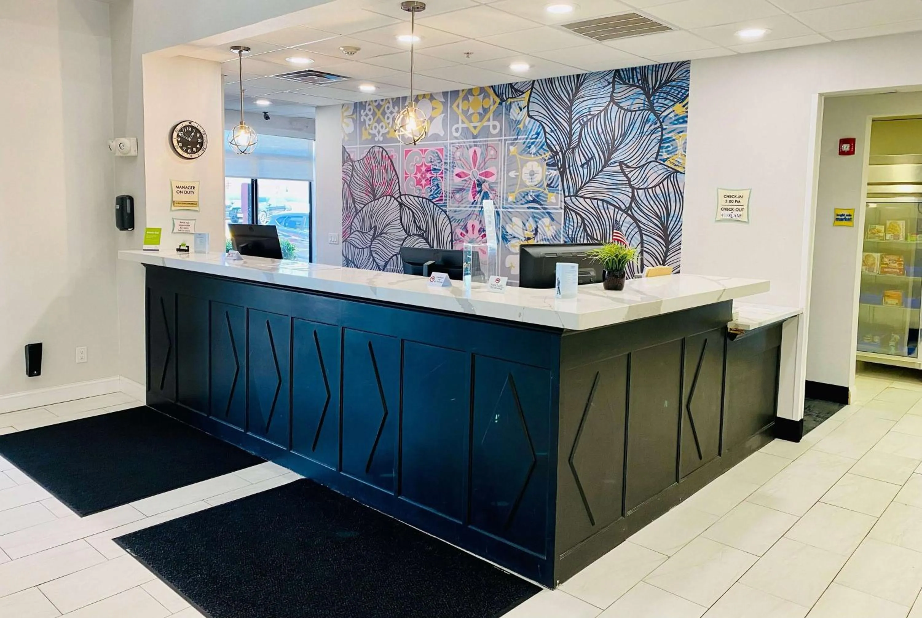 Lobby or reception in La Quinta by Wyndham Mt. Laurel - Philadelphia