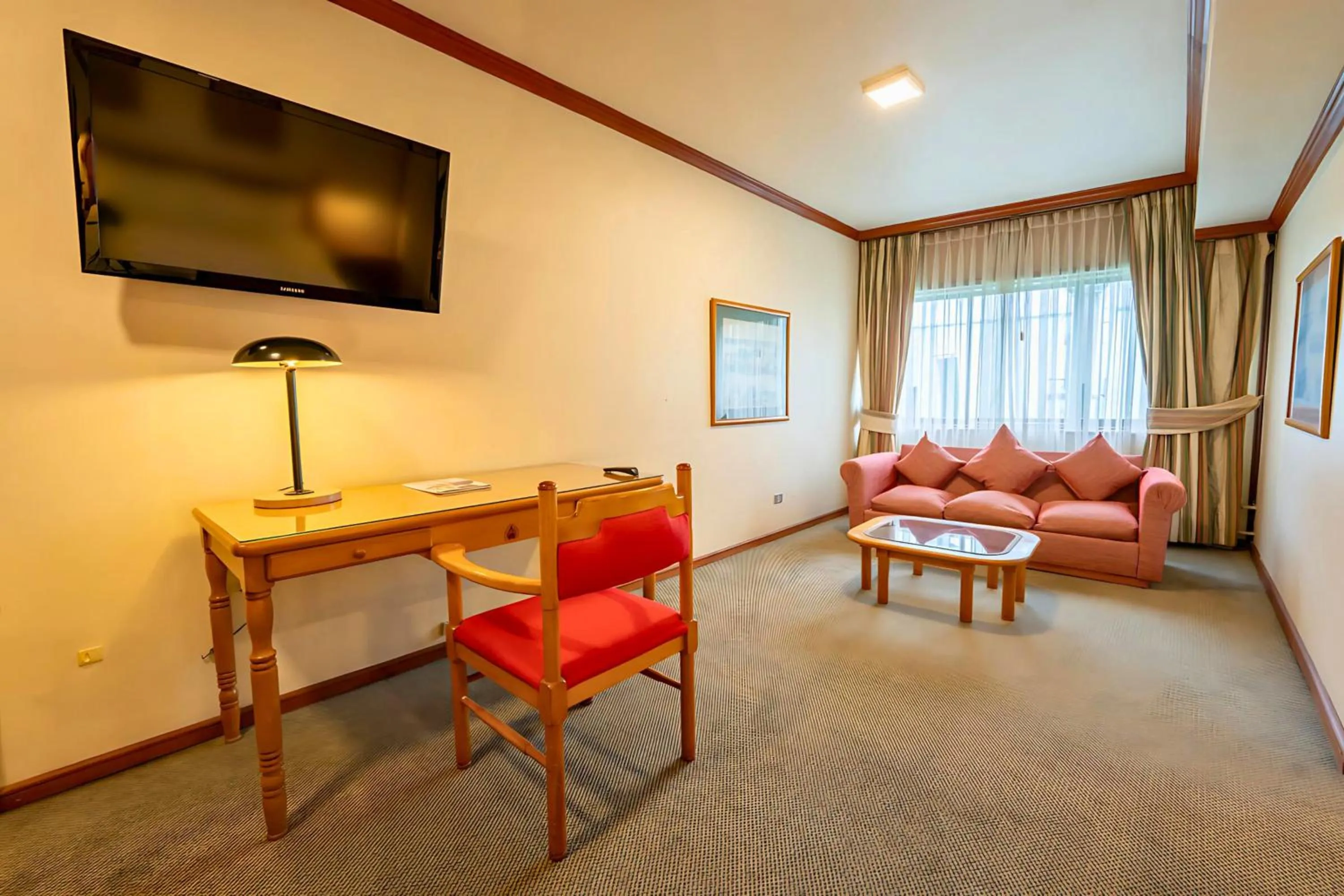 Photo of the whole room in abba Presidente Suites Puerto Montt