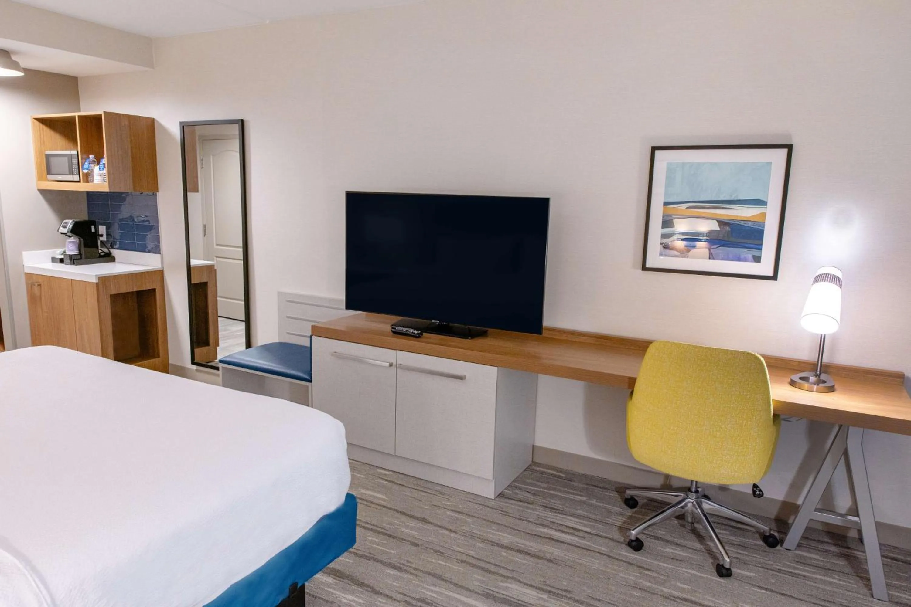 Bedroom, Bed in Hilton Garden Inn Lakewood