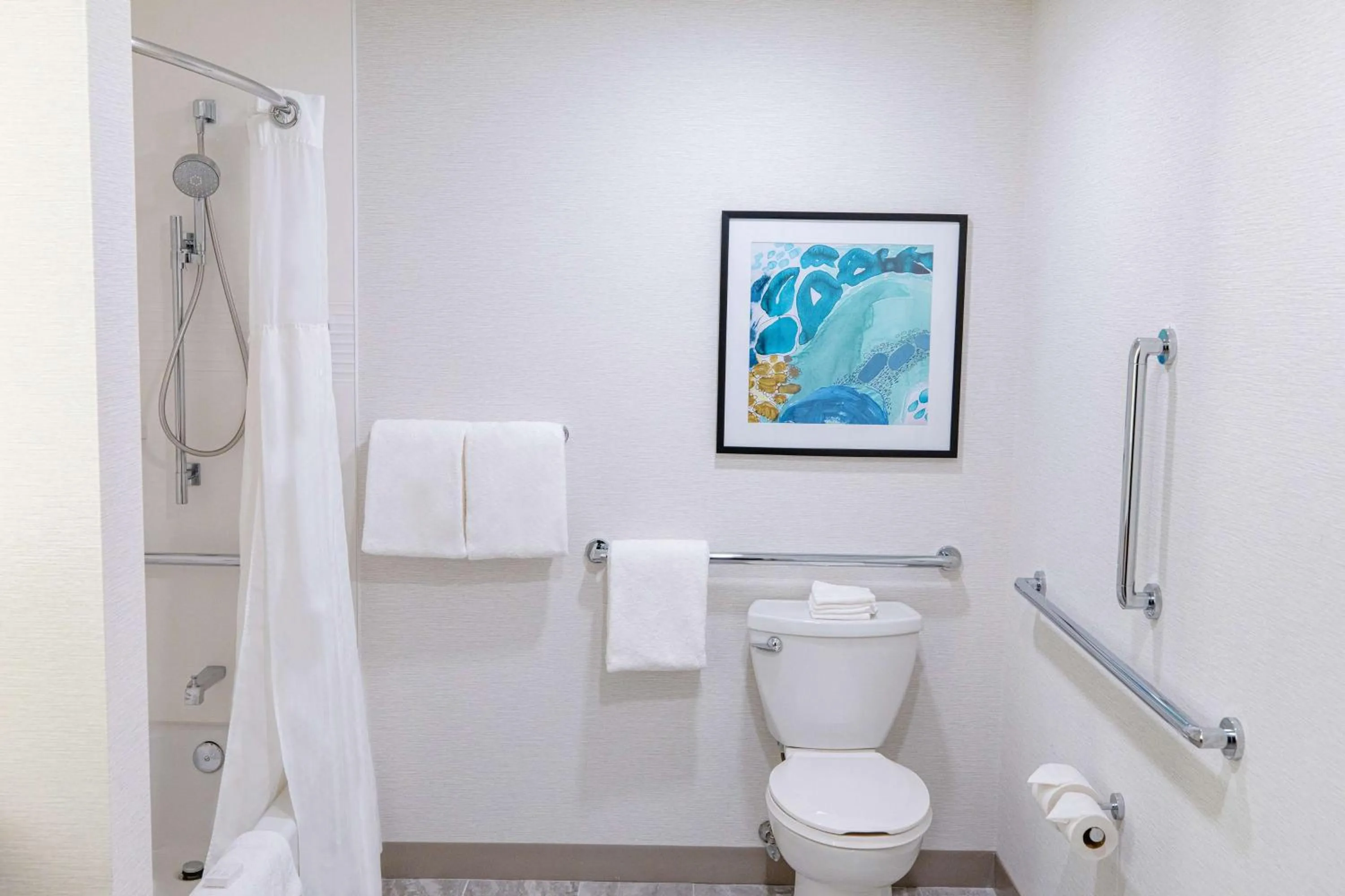 Bathroom in Hilton Garden Inn Lakewood