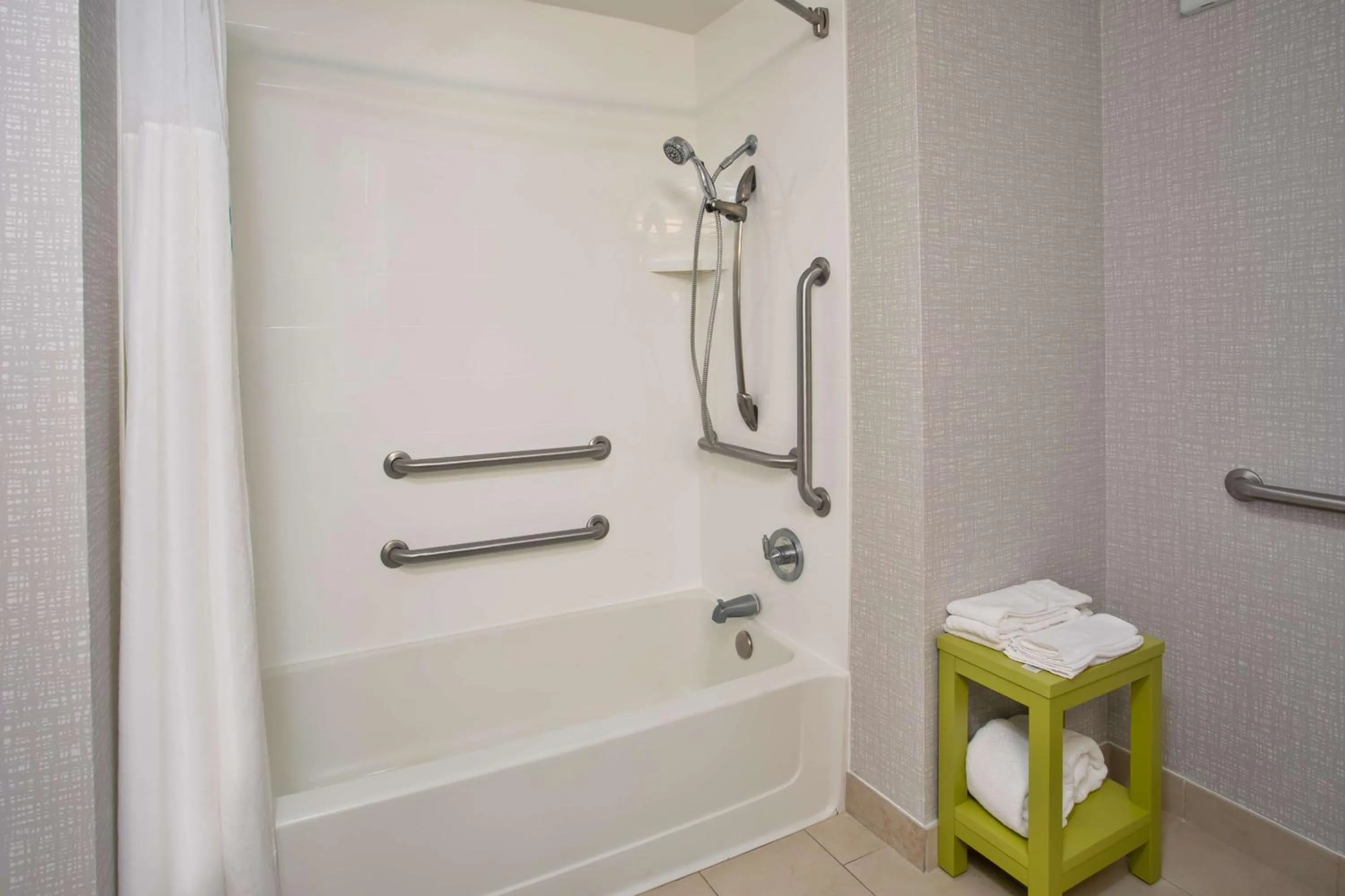 Bathroom in Hampton Inn & Suites Athens/Interstate 65