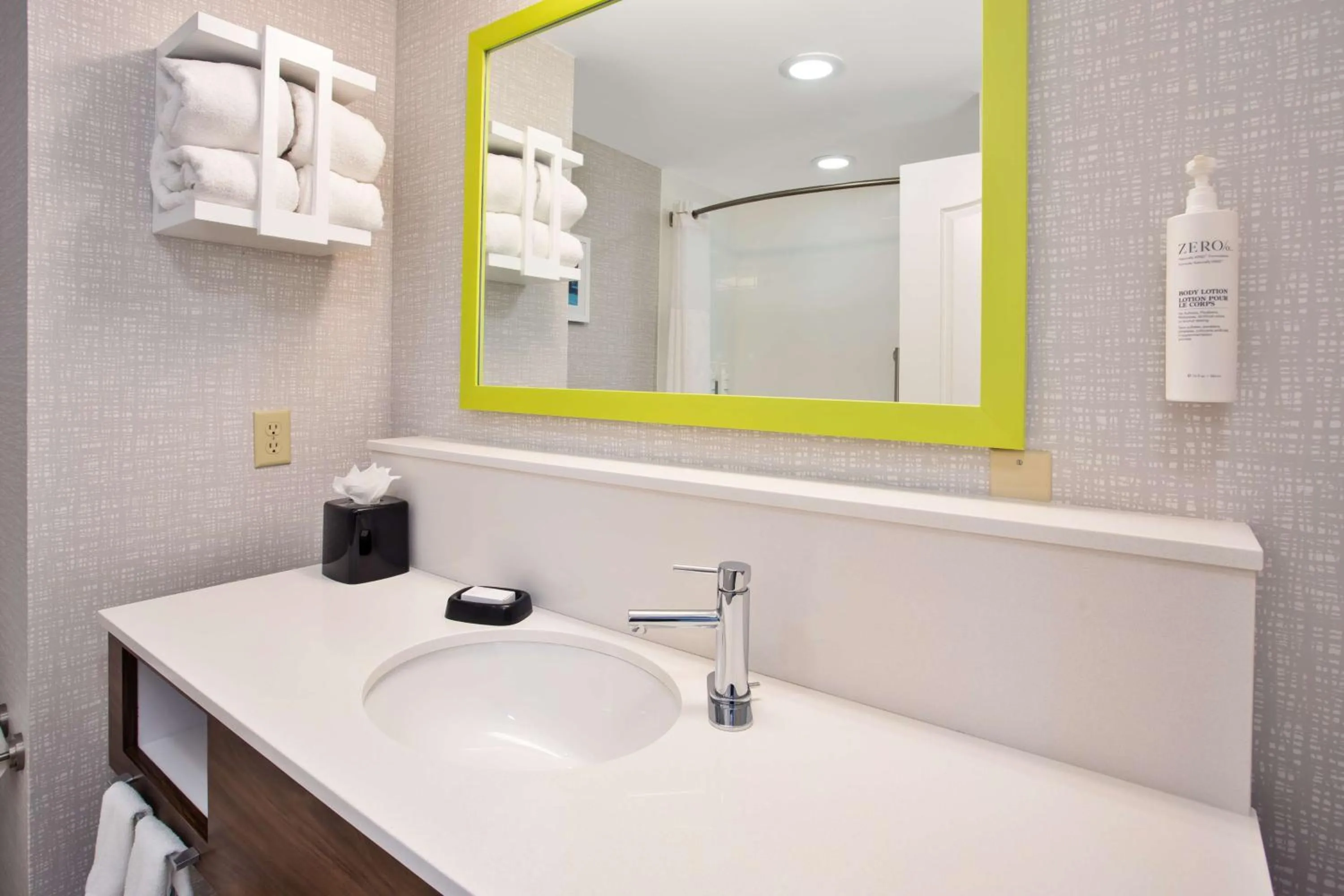 Bathroom in Hampton Inn & Suites Athens/Interstate 65