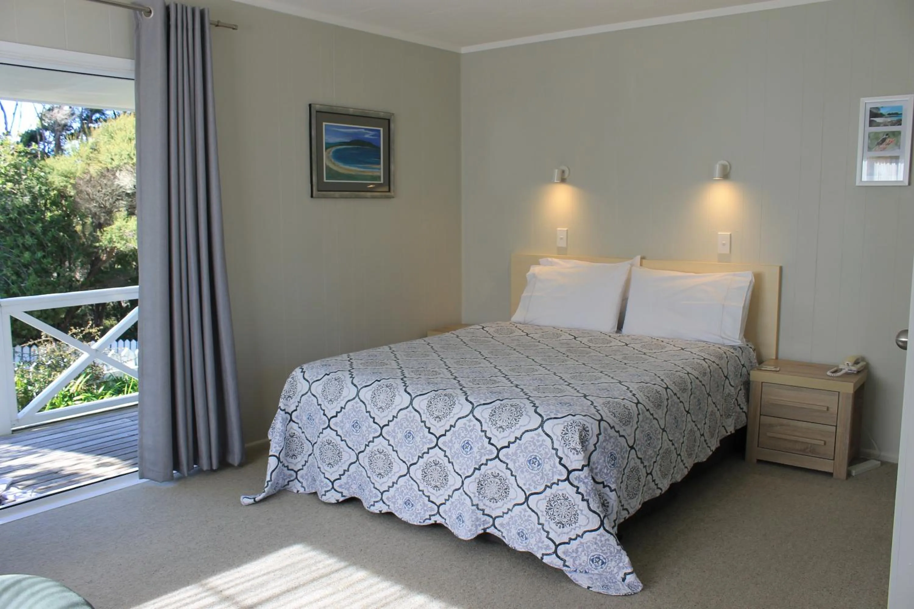 Bed in Ash Grove Boutique Motel