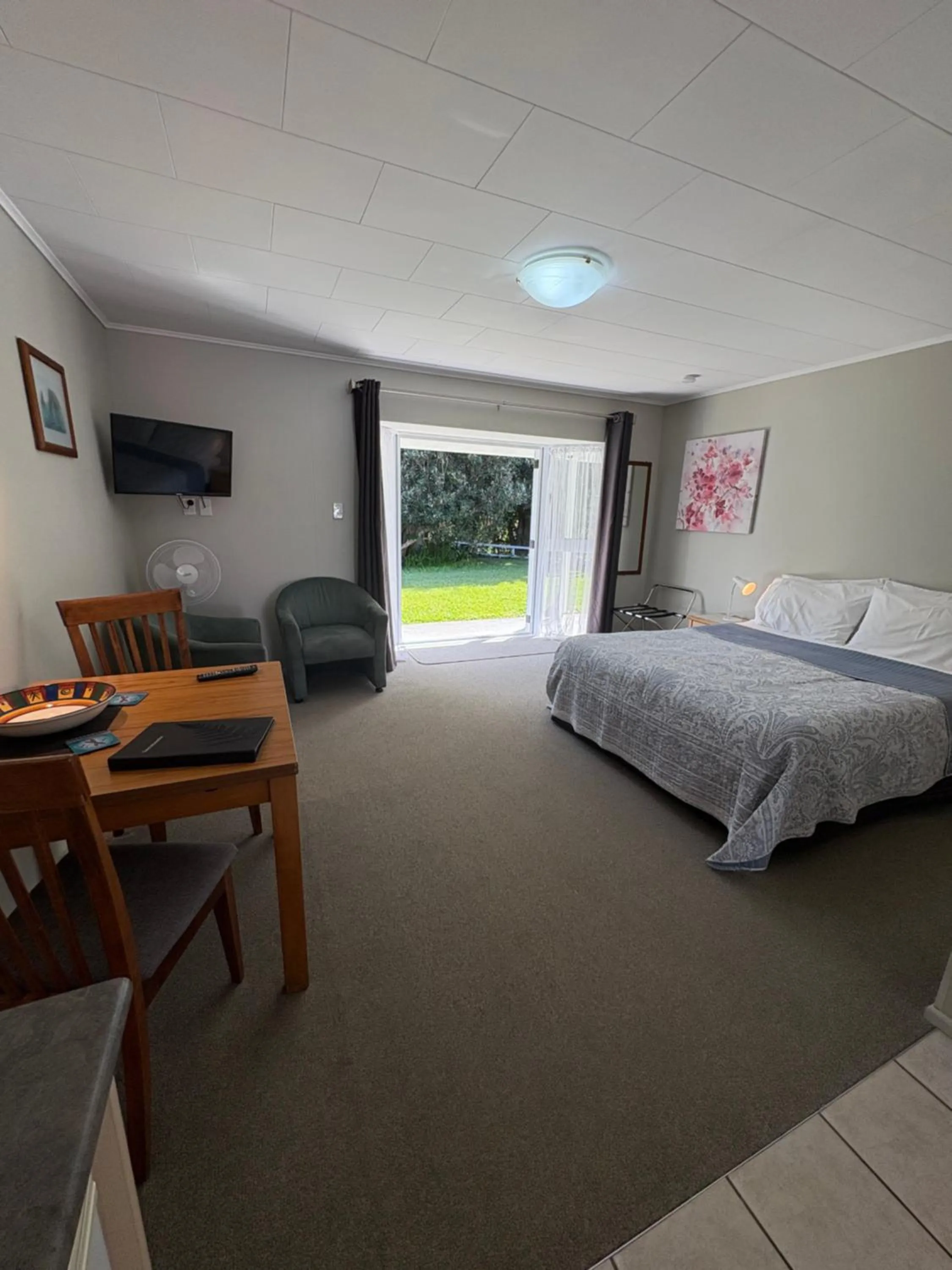 Bed in Ash Grove Boutique Motel