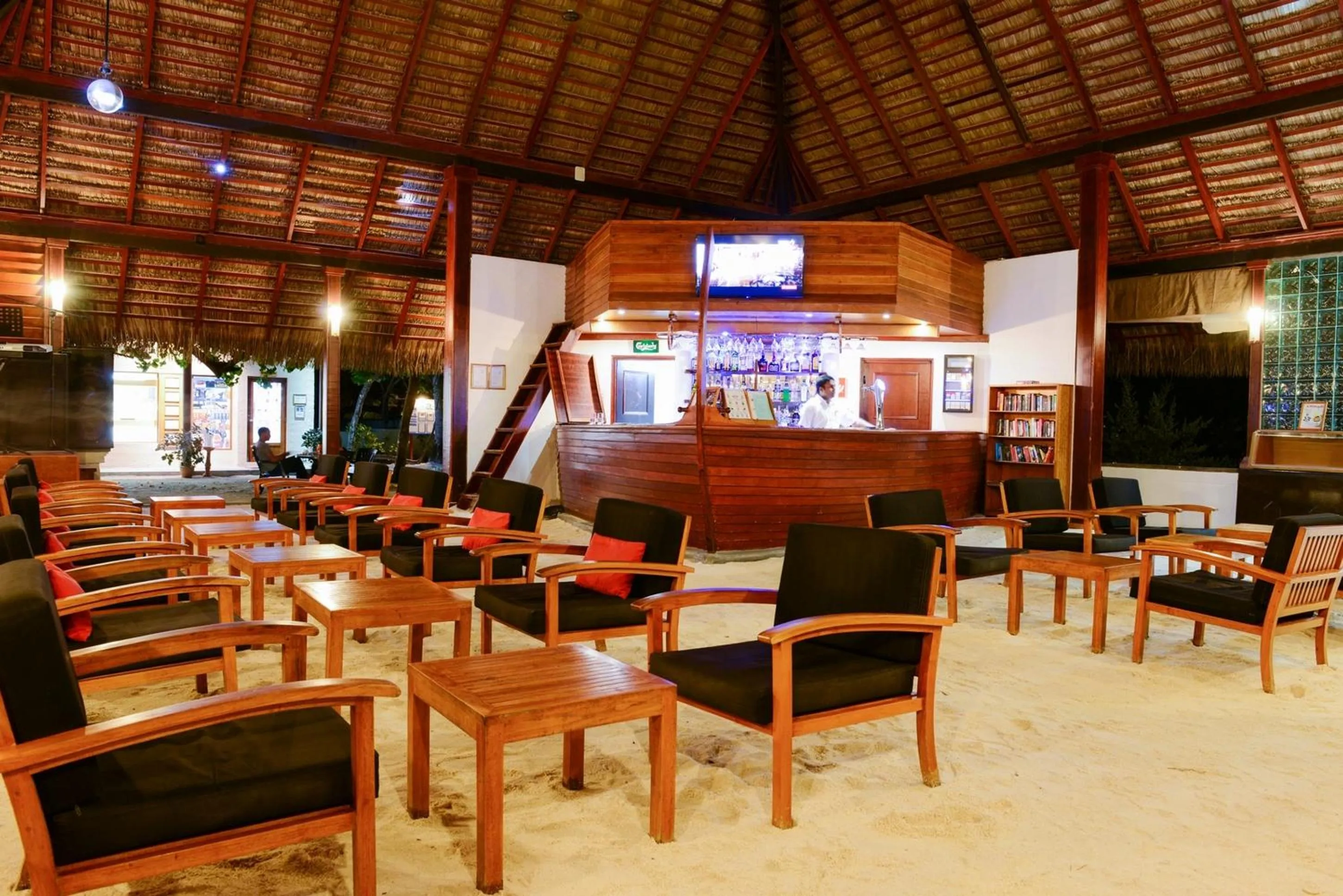 Lounge or bar in Adaaran Club Rannalhi - All Inclusive - 45 Minutes away from Male by Speedboat
