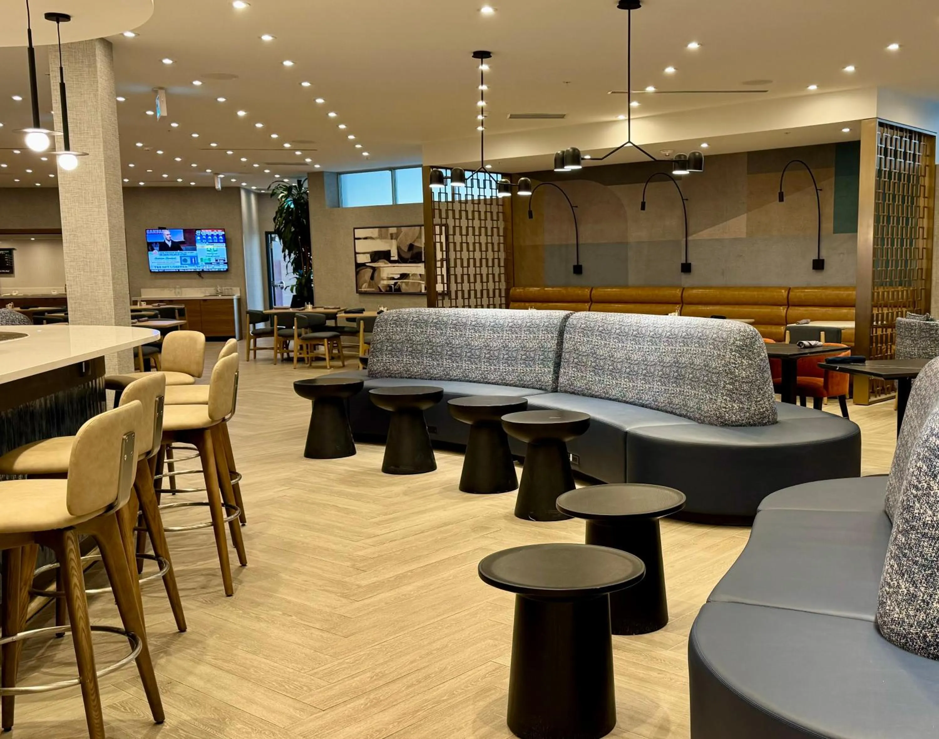 Restaurant/places to eat in Holiday Inn Burlington Conference Centre by IHG