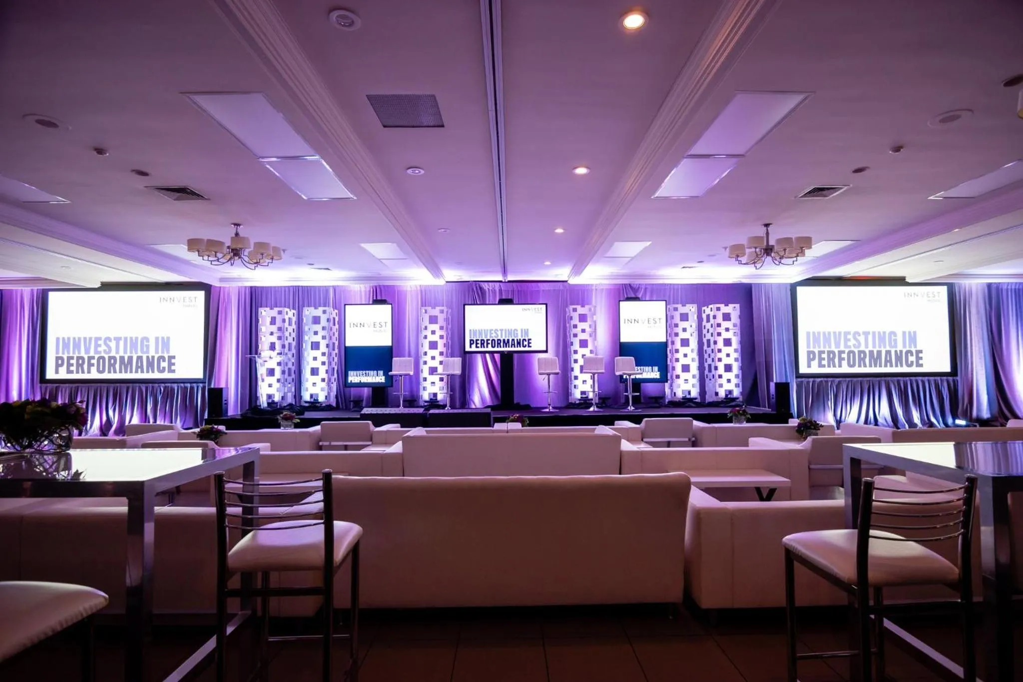 Meeting/conference room in Holiday Inn Burlington Conference Centre by IHG