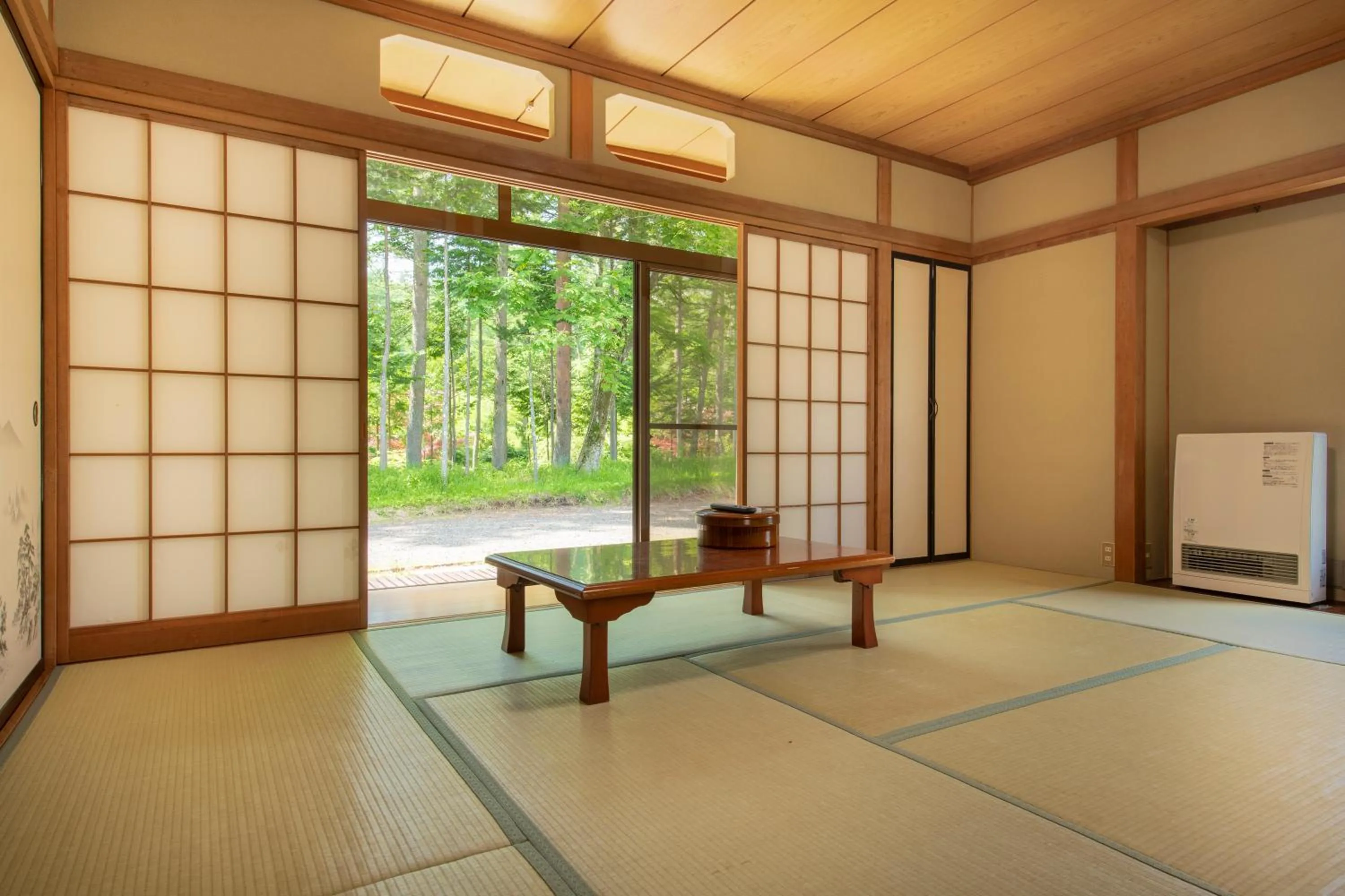 Photo of the whole room in Yamanaka Lake Ryozan