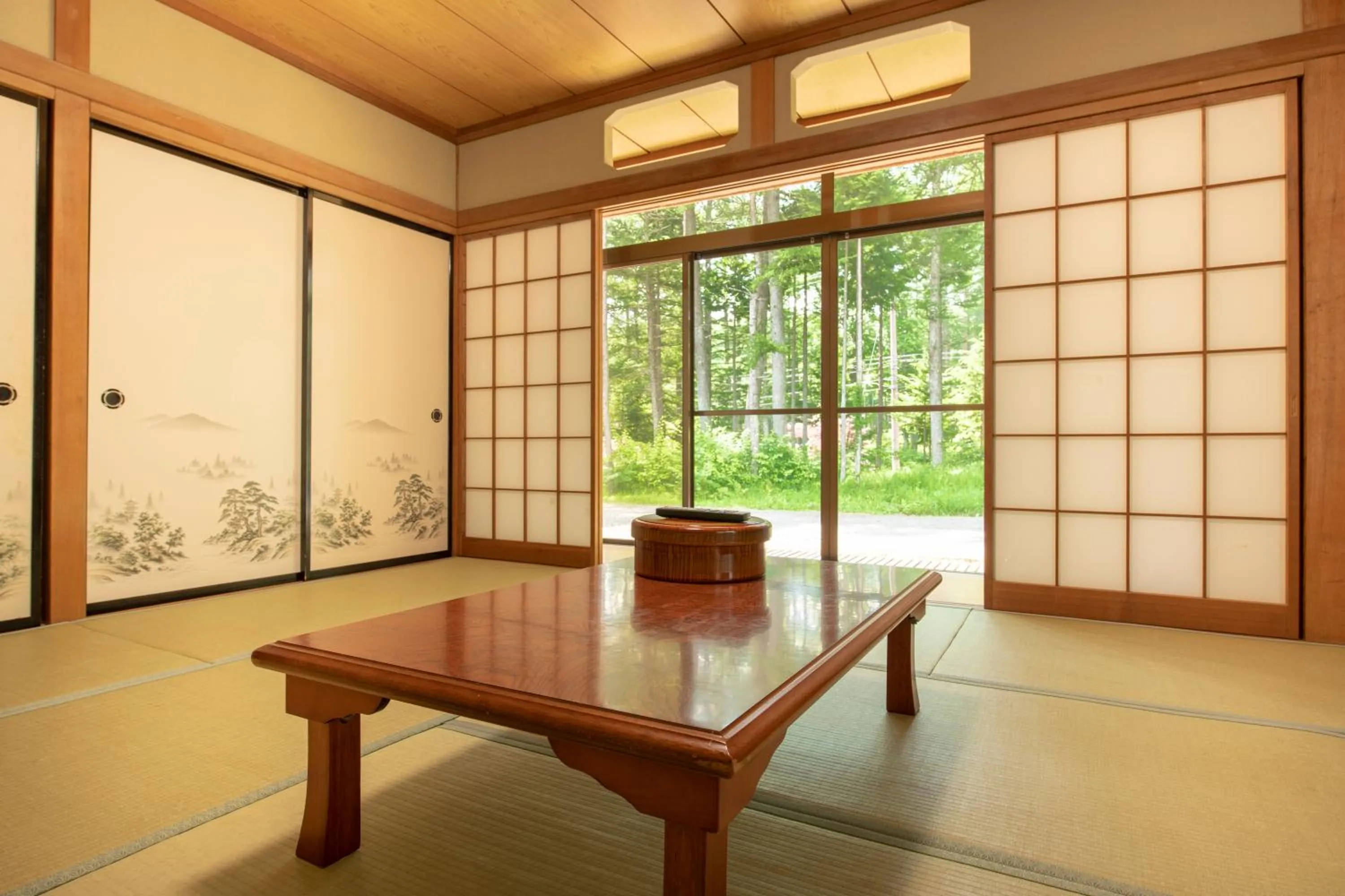 Photo of the whole room in Yamanaka Lake Ryozan