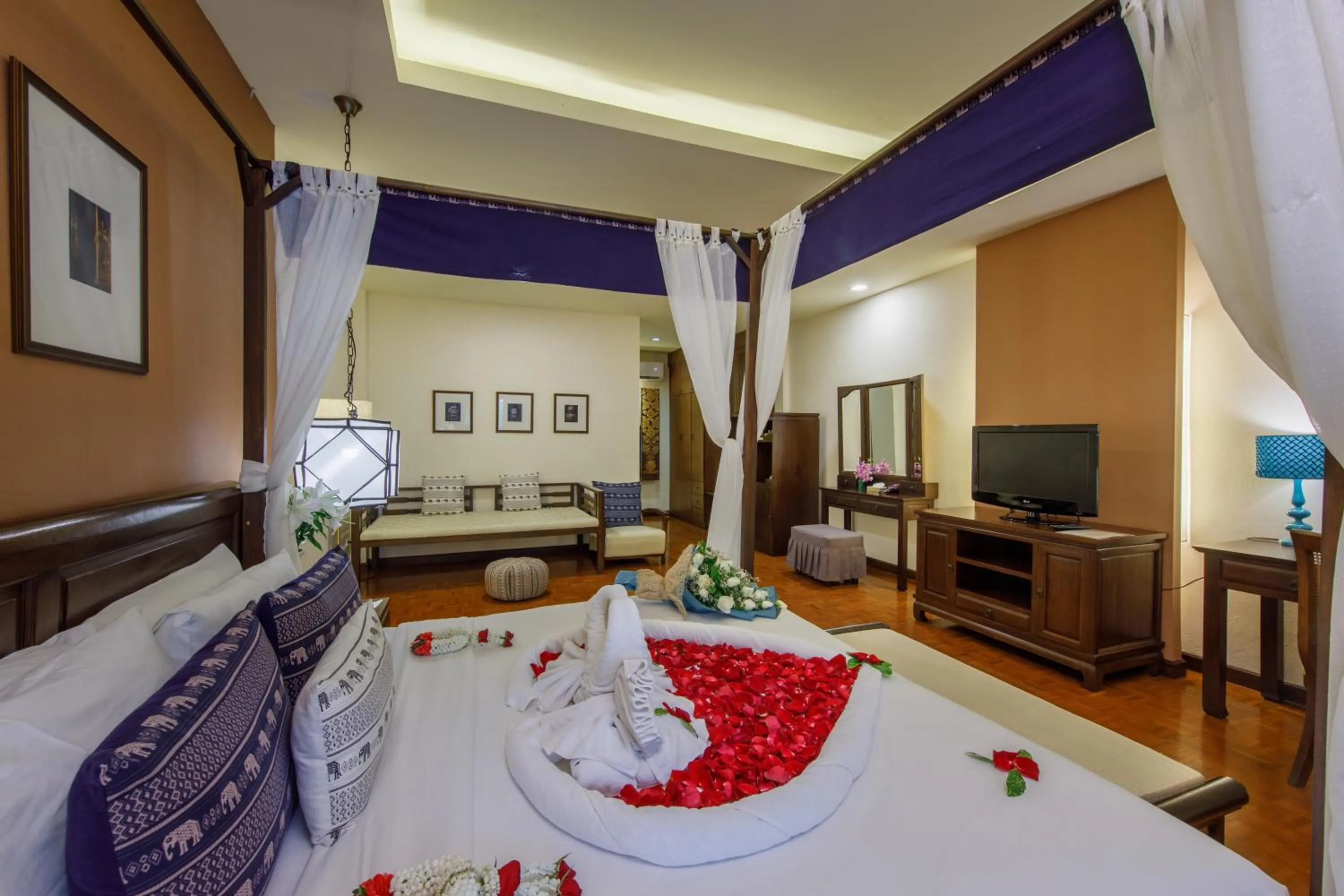 Bed in Vdara Pool Resort Spa Chiang Mai