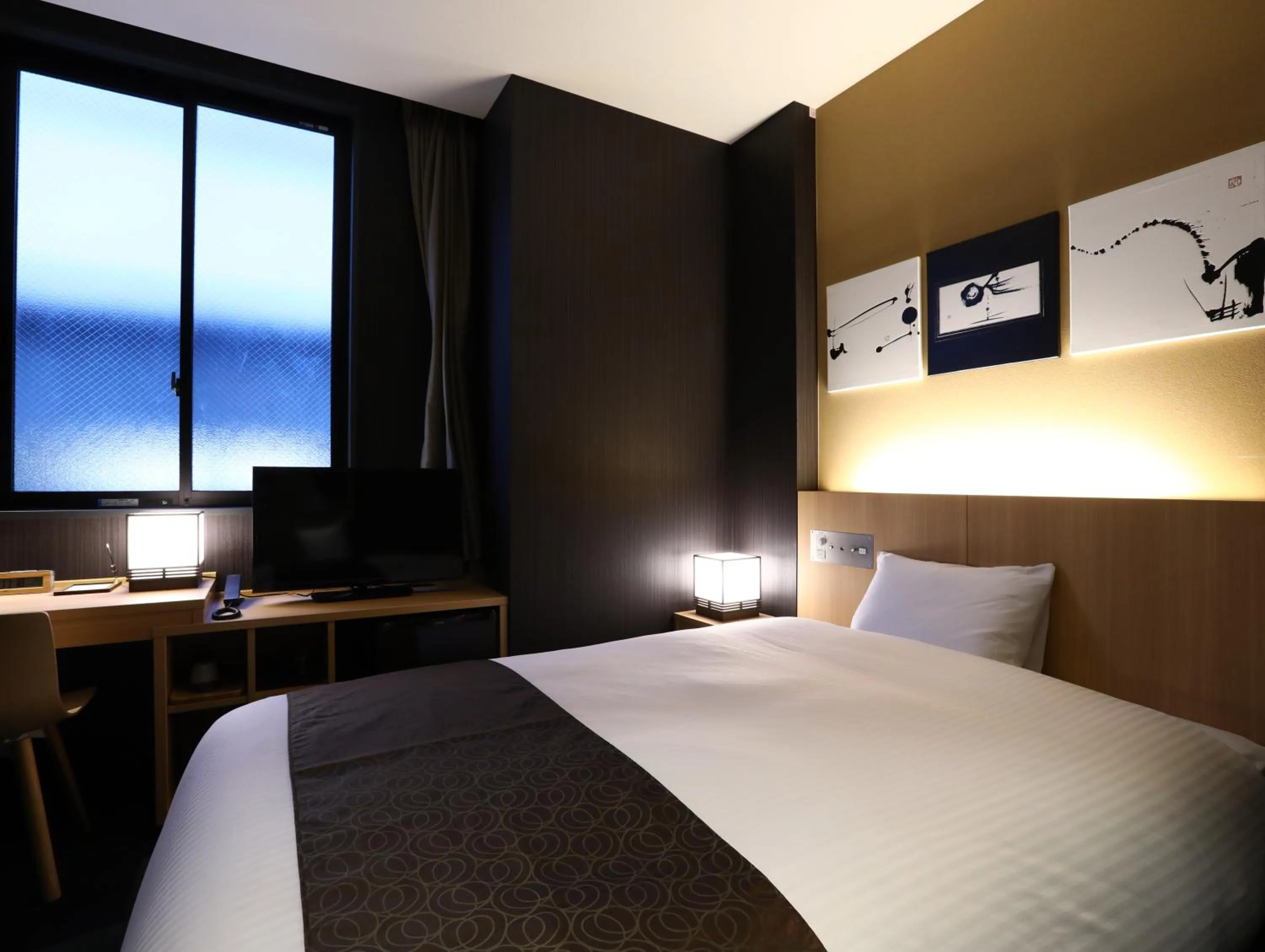 Bed in KOKO HOTEL Kyoto Shijo Karasuma - formerly Hotel Wing International Kyoto - Shijo Karasuma