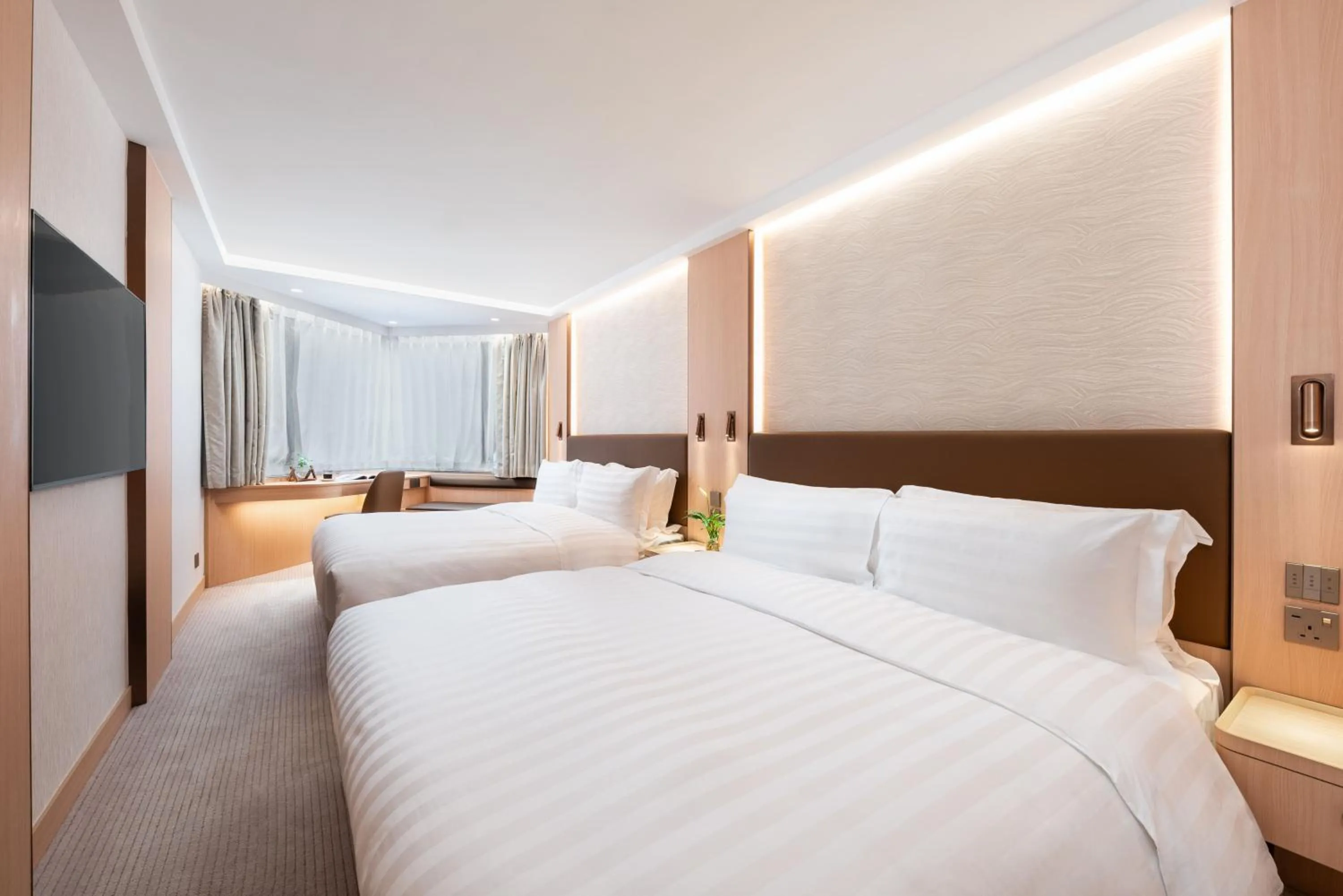 Bed in The Kimberley Hotel