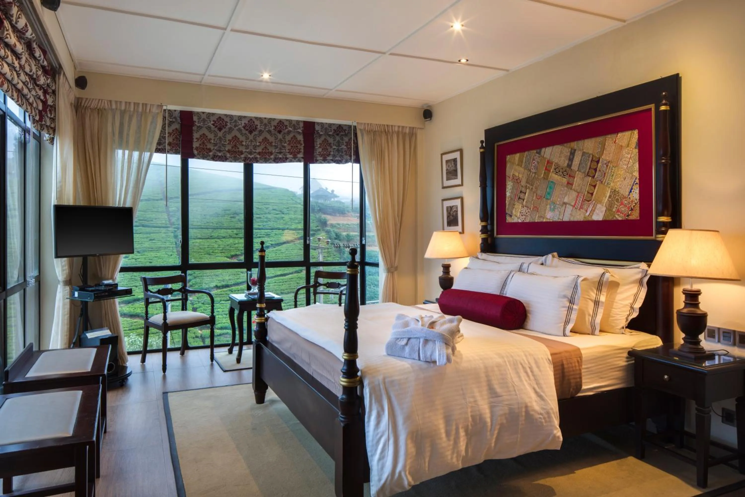 Bedroom, Bed in The CheRiz Boutique