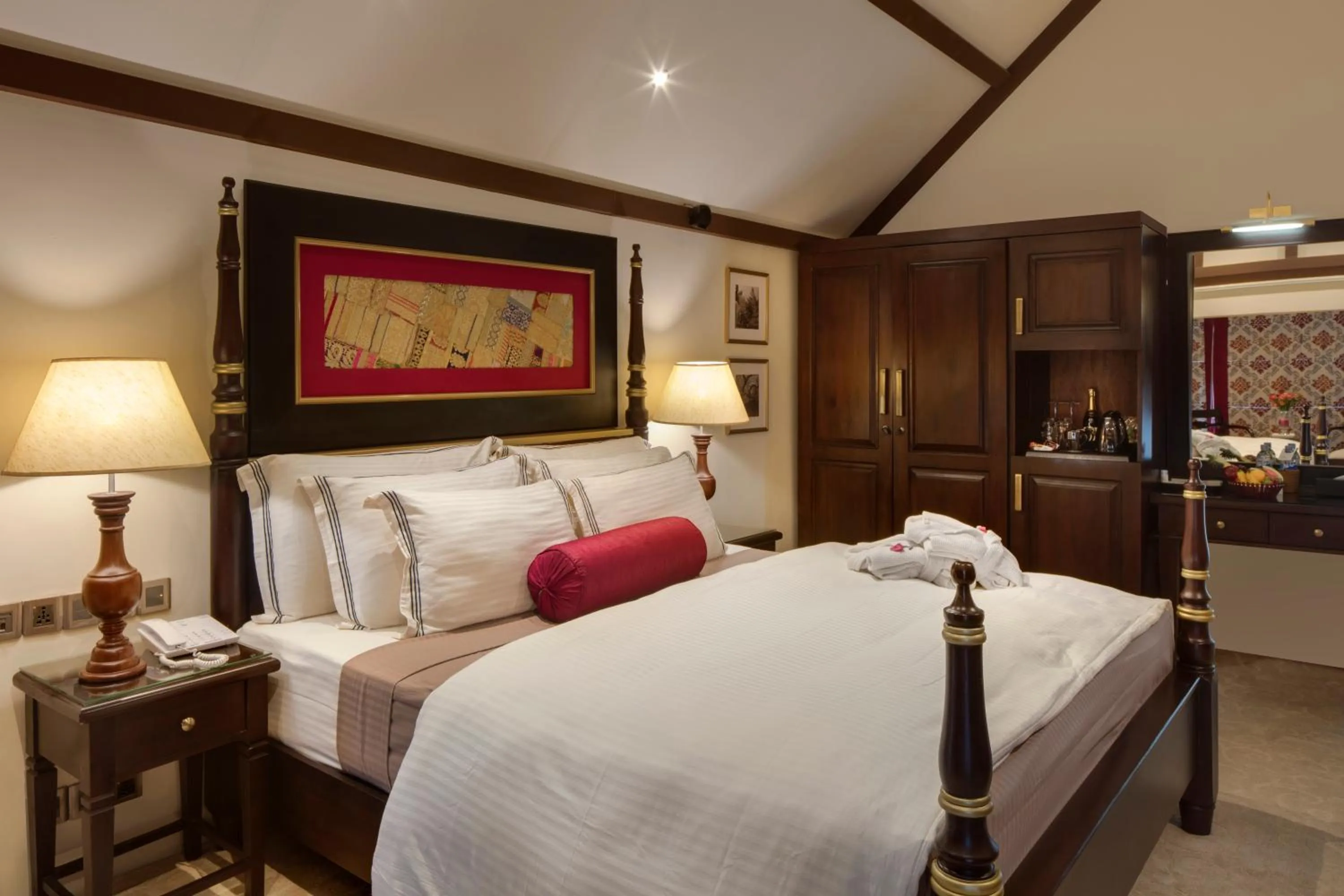 Bedroom, Bed in The CheRiz Boutique