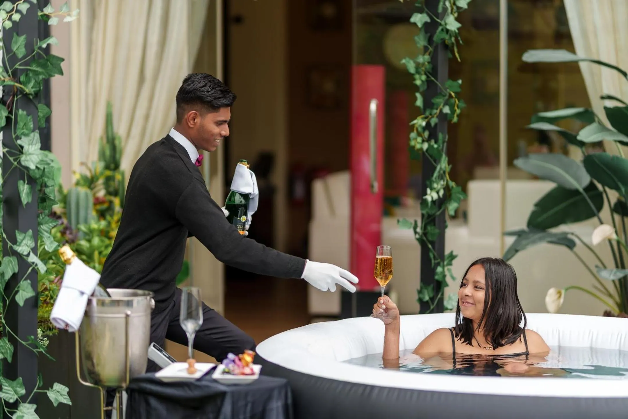 Hot Tub in The CheRiz Boutique