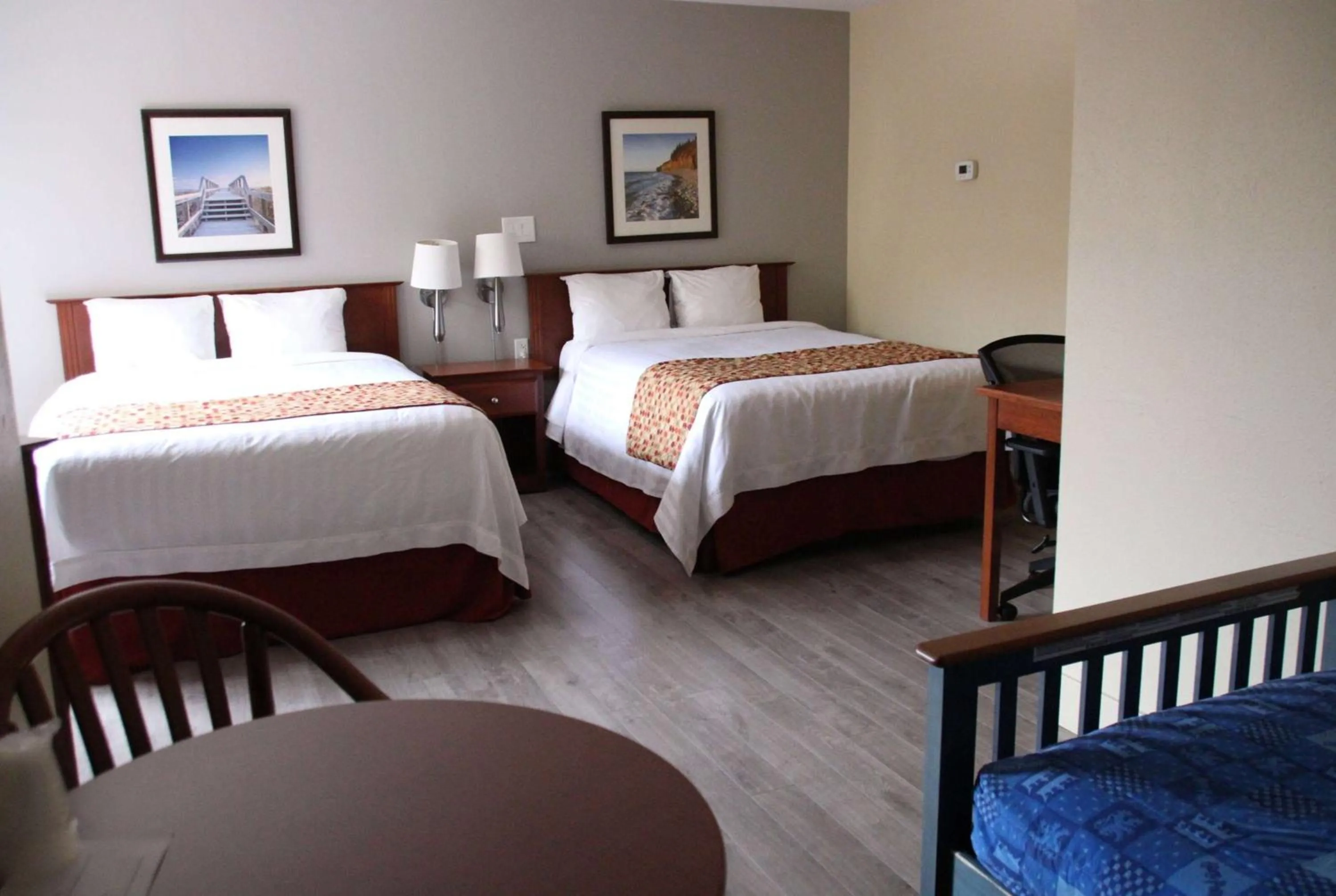 Photo of the whole room, Bed in Super 8 by Wyndham Campbellton NB