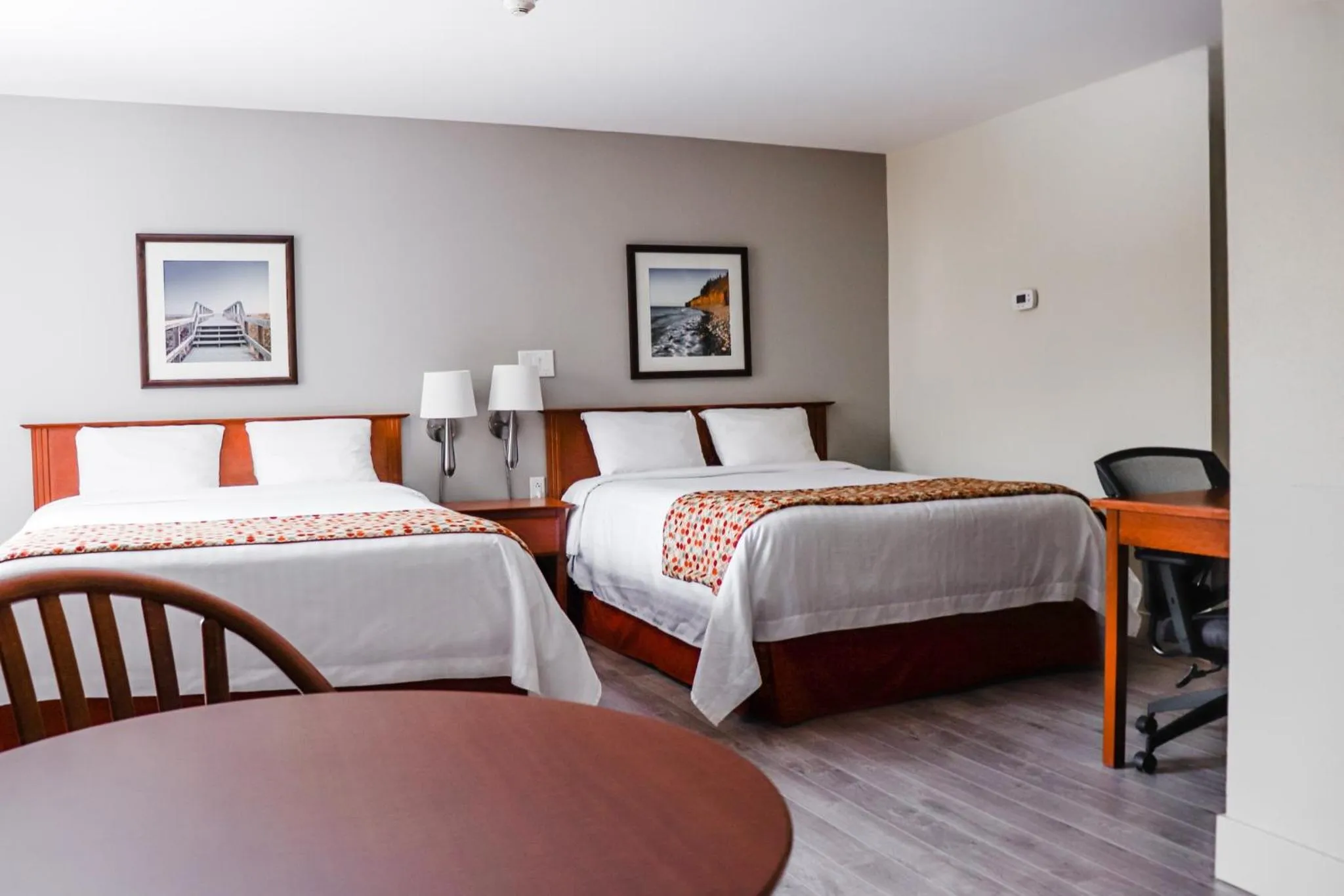 Bedroom, Bed in Super 8 by Wyndham Campbellton NB