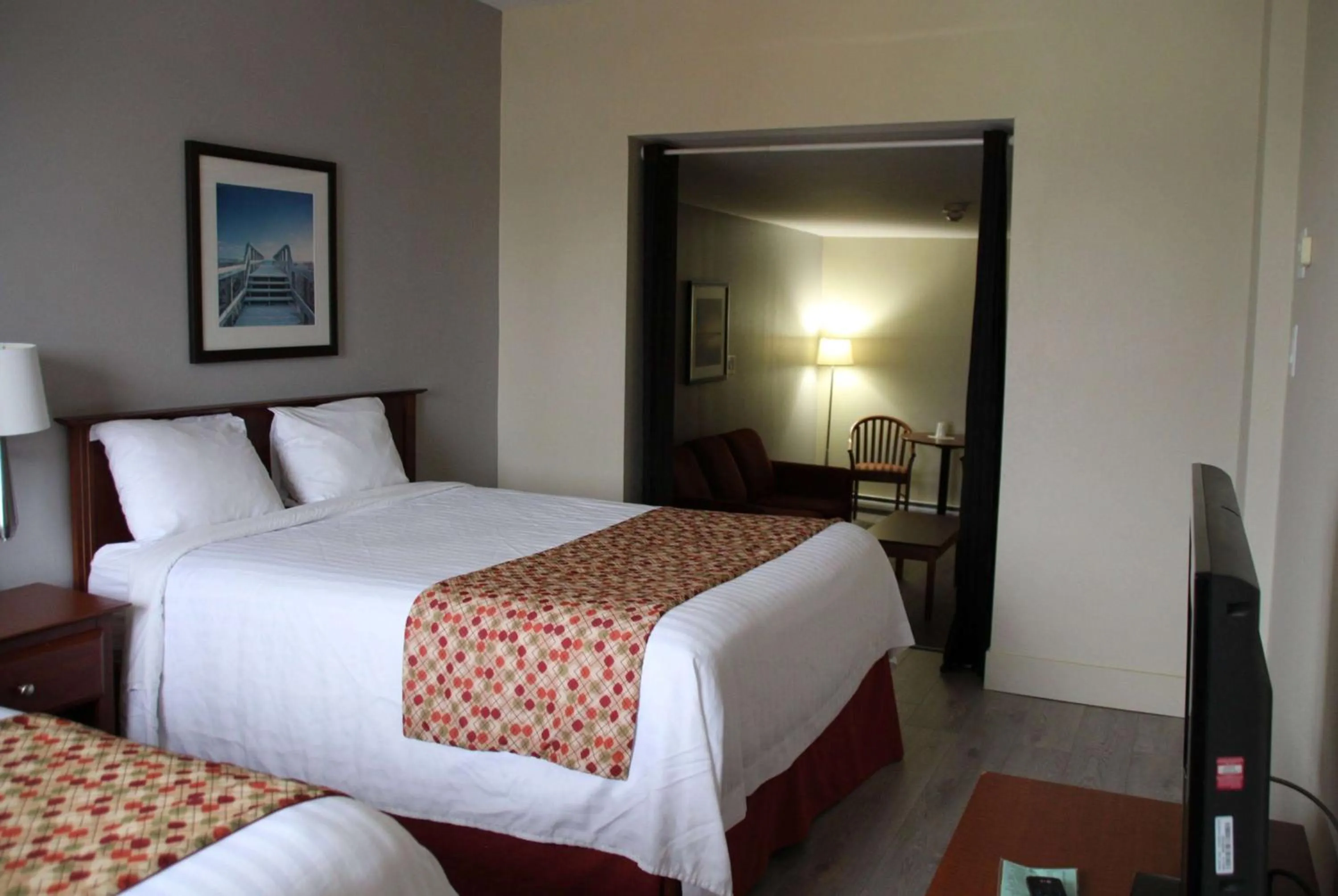 Photo of the whole room, Bed in Super 8 by Wyndham Campbellton NB