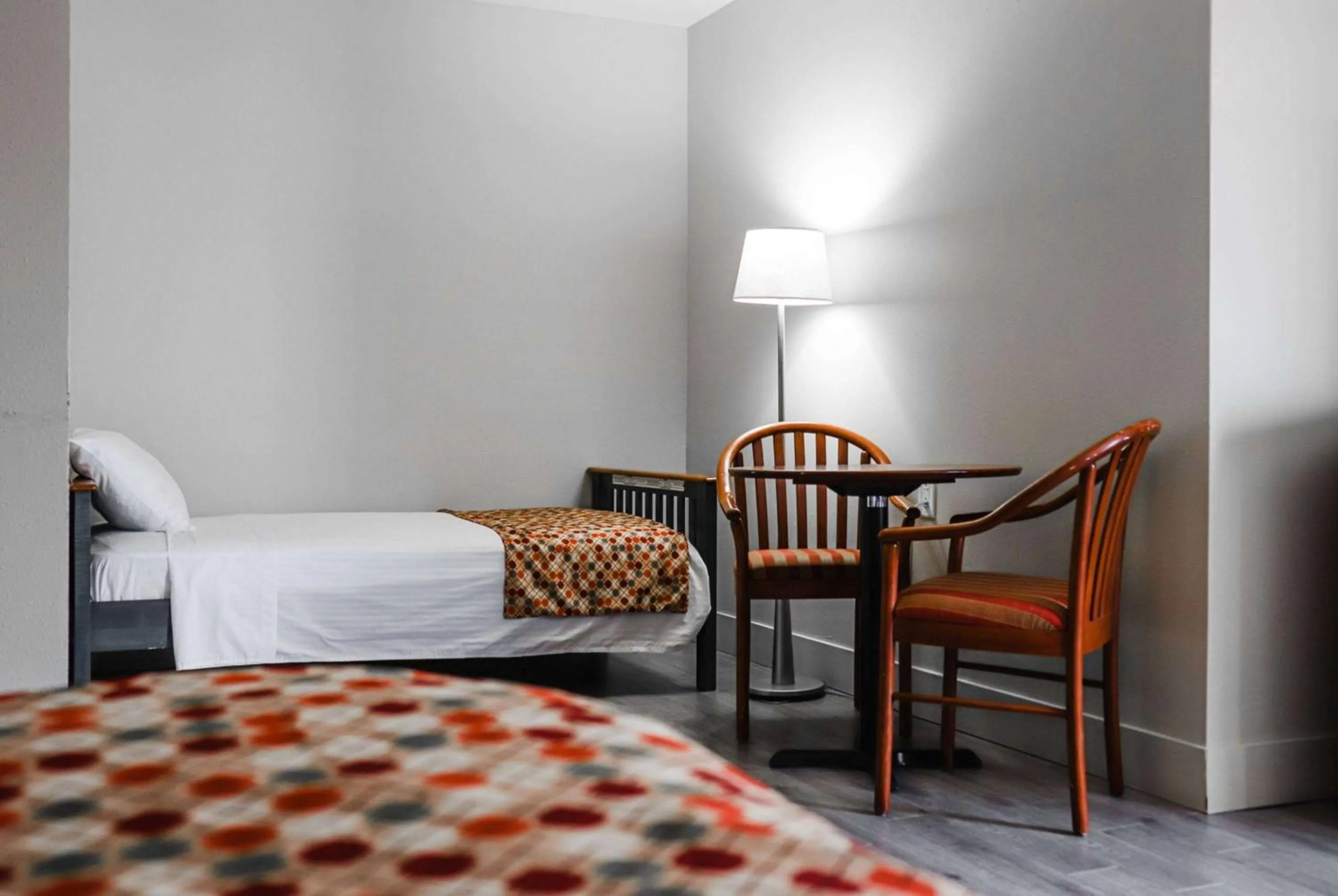 Photo of the whole room, Bed in Super 8 by Wyndham Campbellton NB