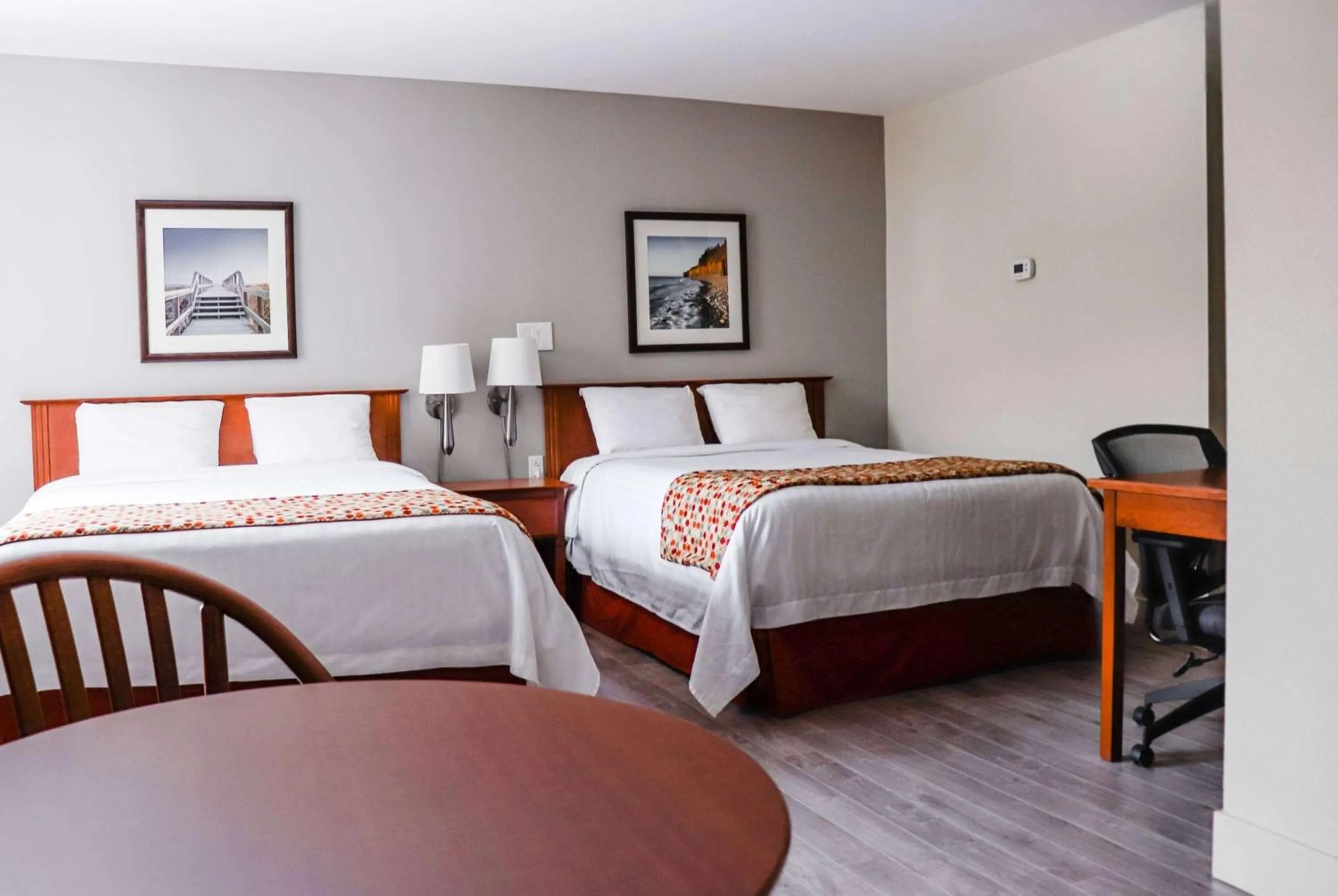 Photo of the whole room, Bed in Super 8 by Wyndham Campbellton NB