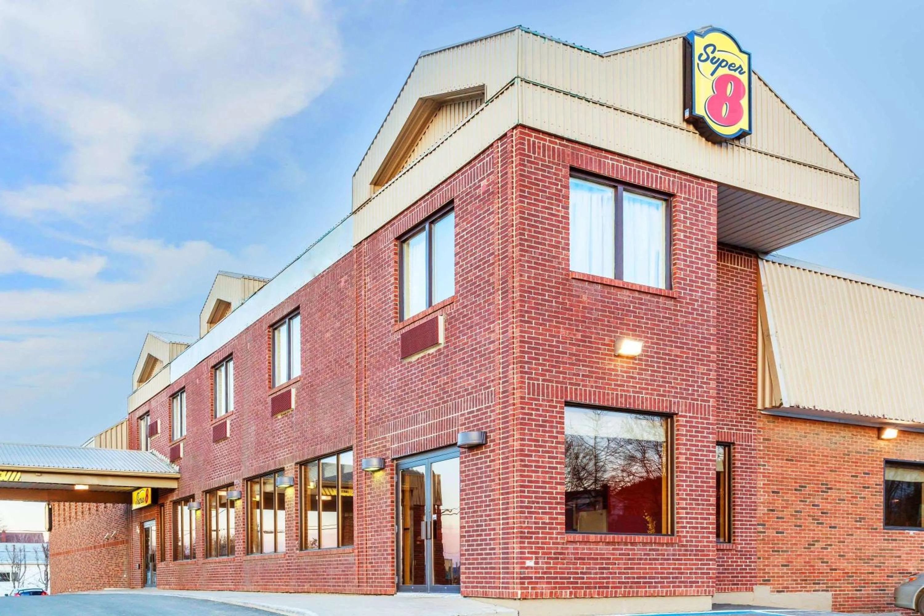 Property building in Super 8 by Wyndham Campbellton NB