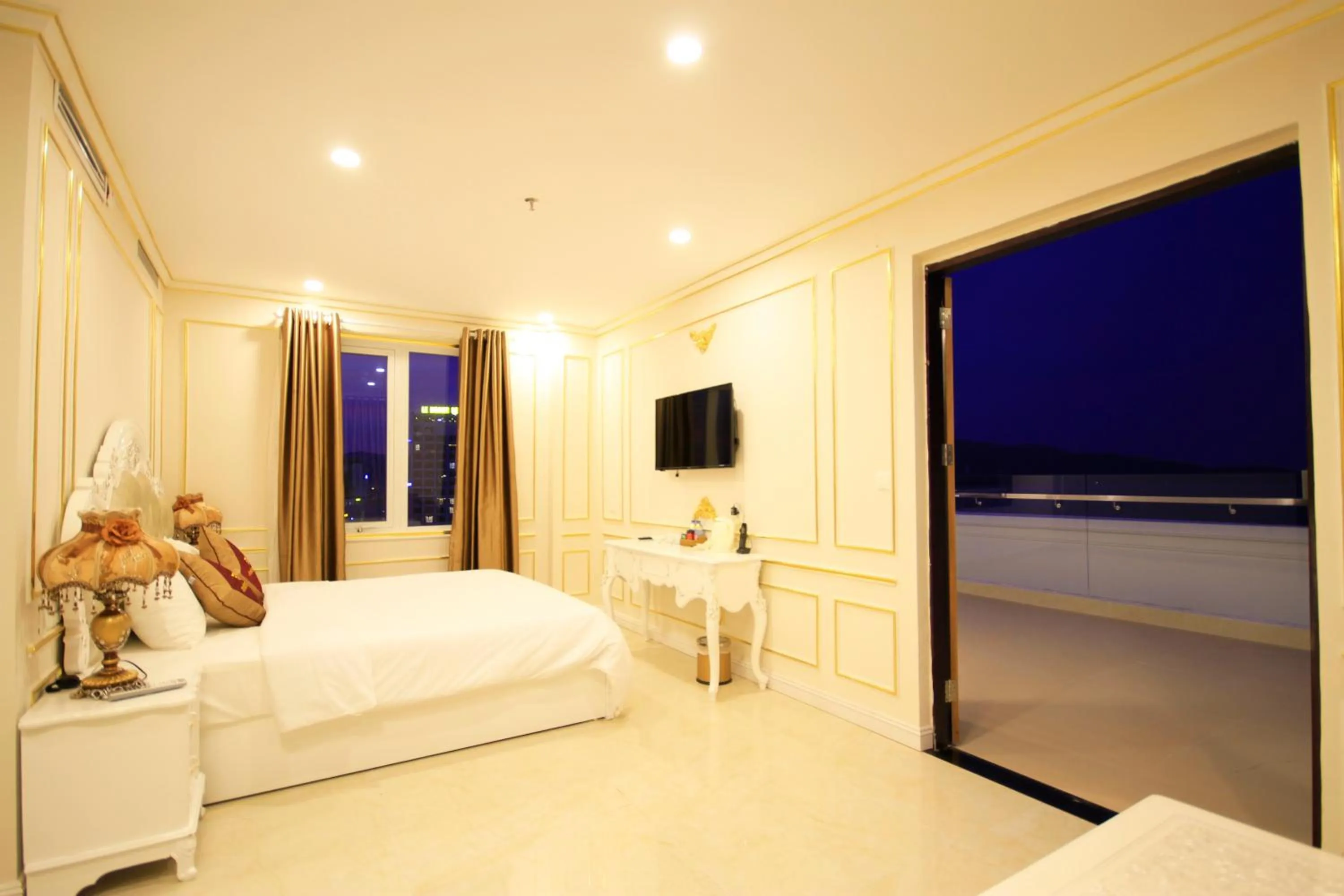 Bedroom, Bed in Tuyet Son Hotel (TS Ocean Hotel)