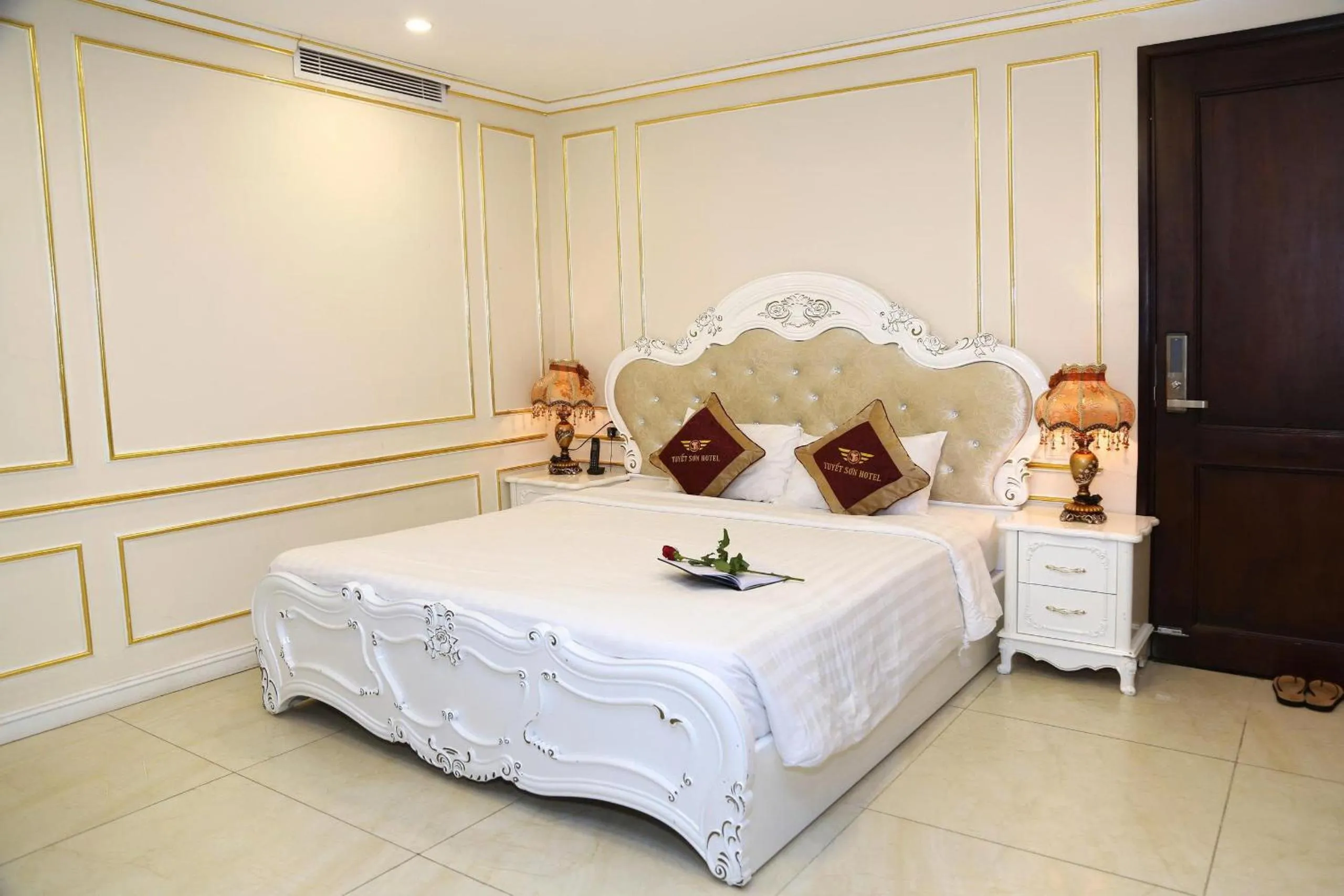 Bed in Tuyet Son Hotel (TS Ocean Hotel)