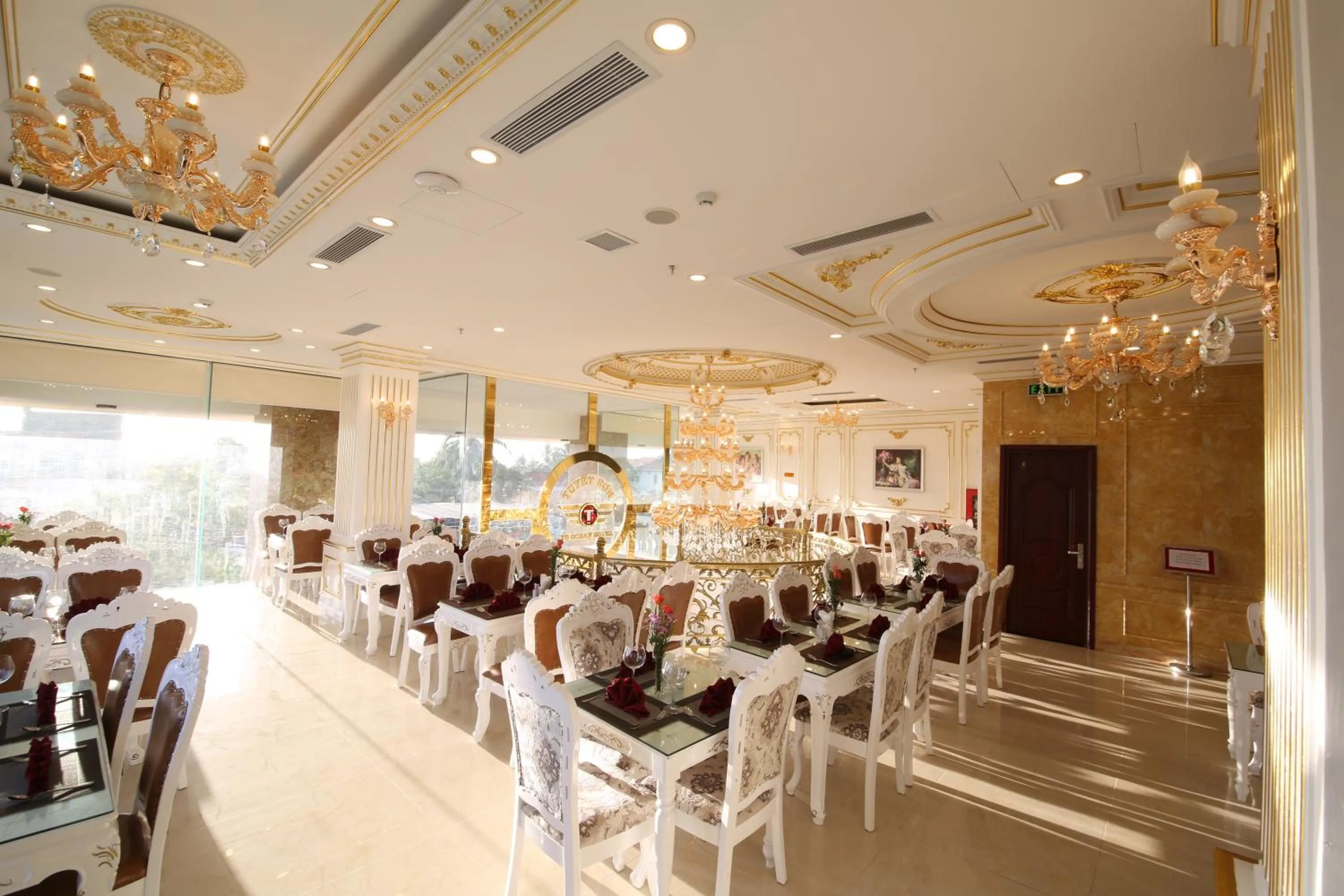 Restaurant/places to eat in Tuyet Son Hotel (TS Ocean Hotel)