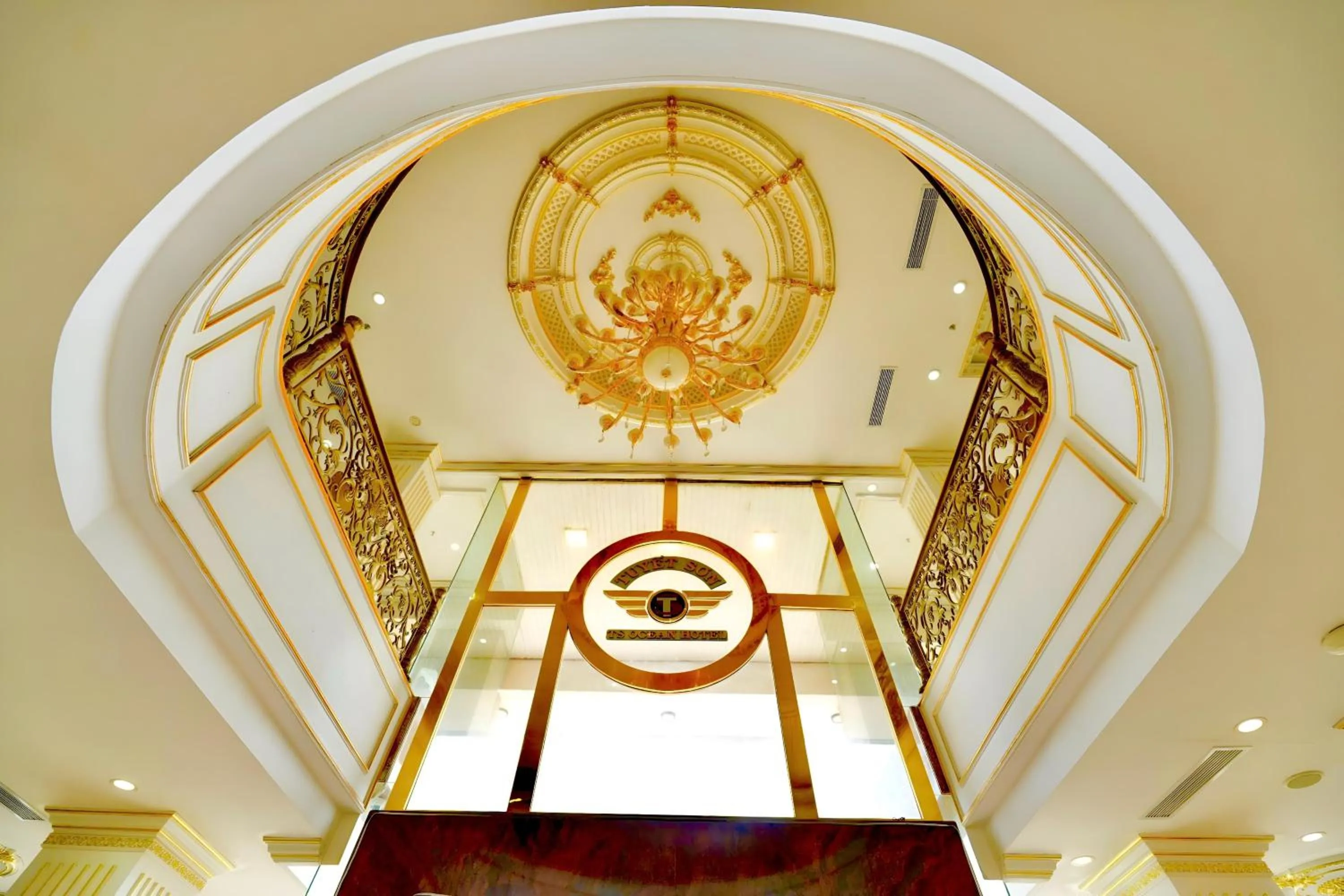 Lobby or reception in Tuyet Son Hotel (TS Ocean Hotel)