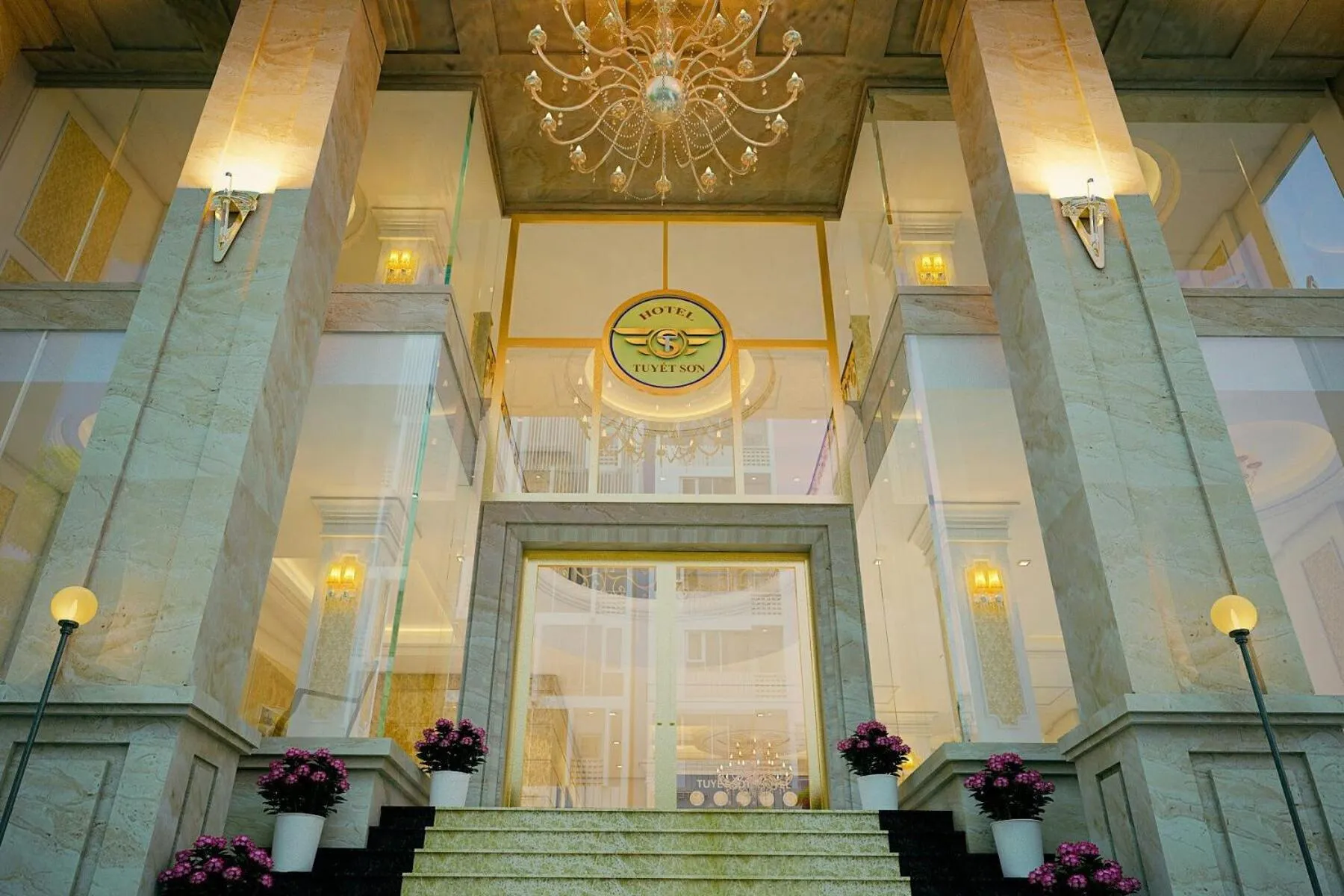 Facade/entrance in Tuyet Son Hotel (TS Ocean Hotel)