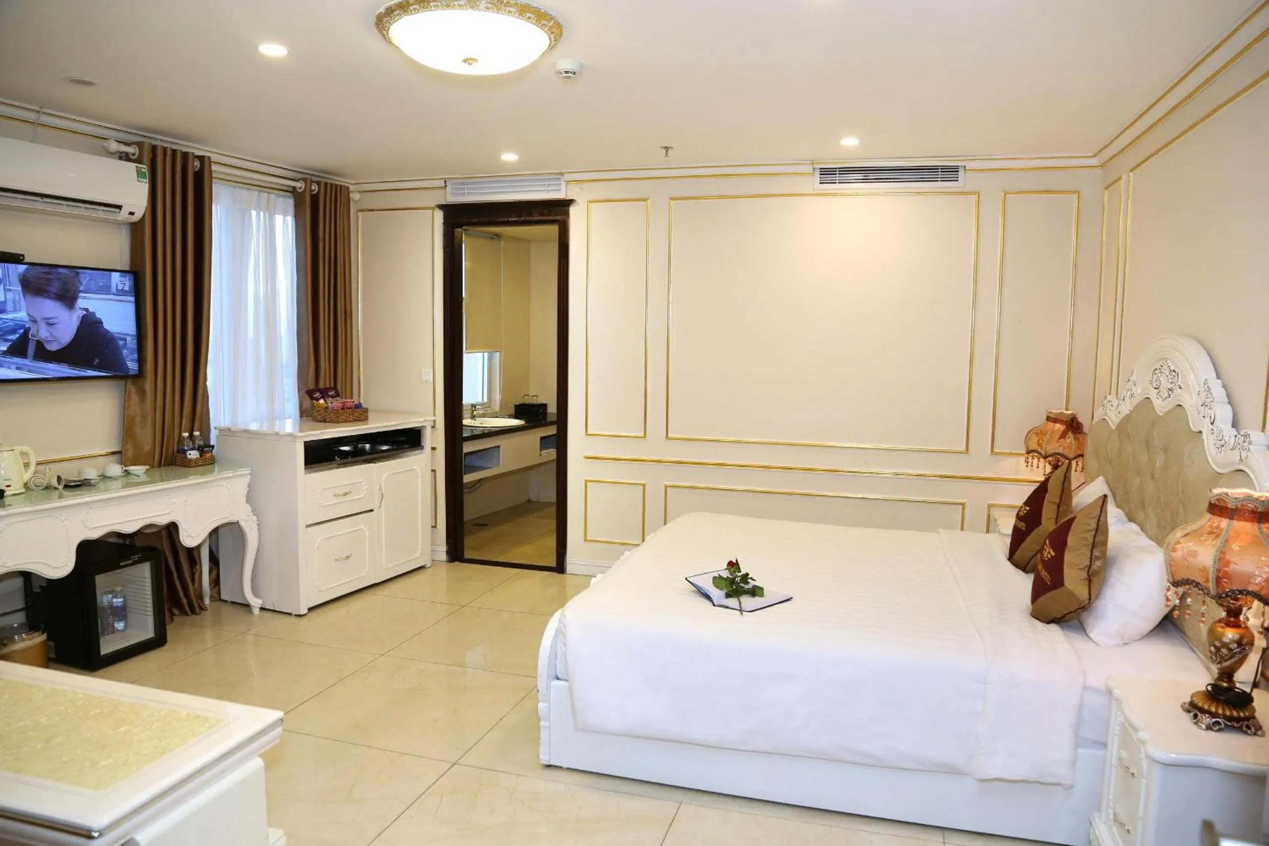 Bed in Tuyet Son Hotel (TS Ocean Hotel)