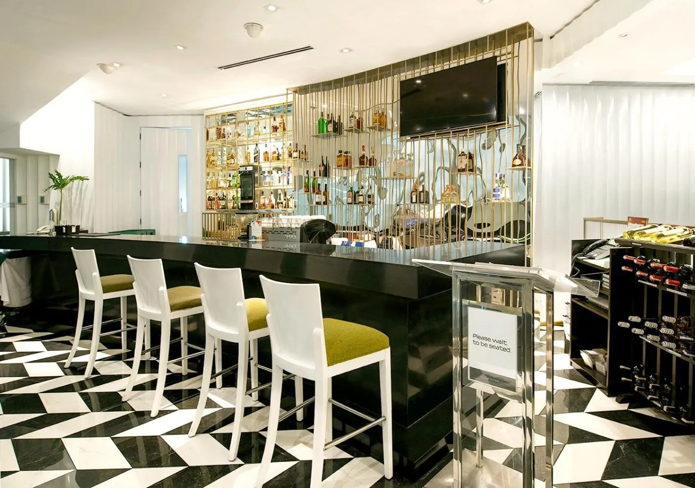 Restaurant/places to eat in Astoria Plaza