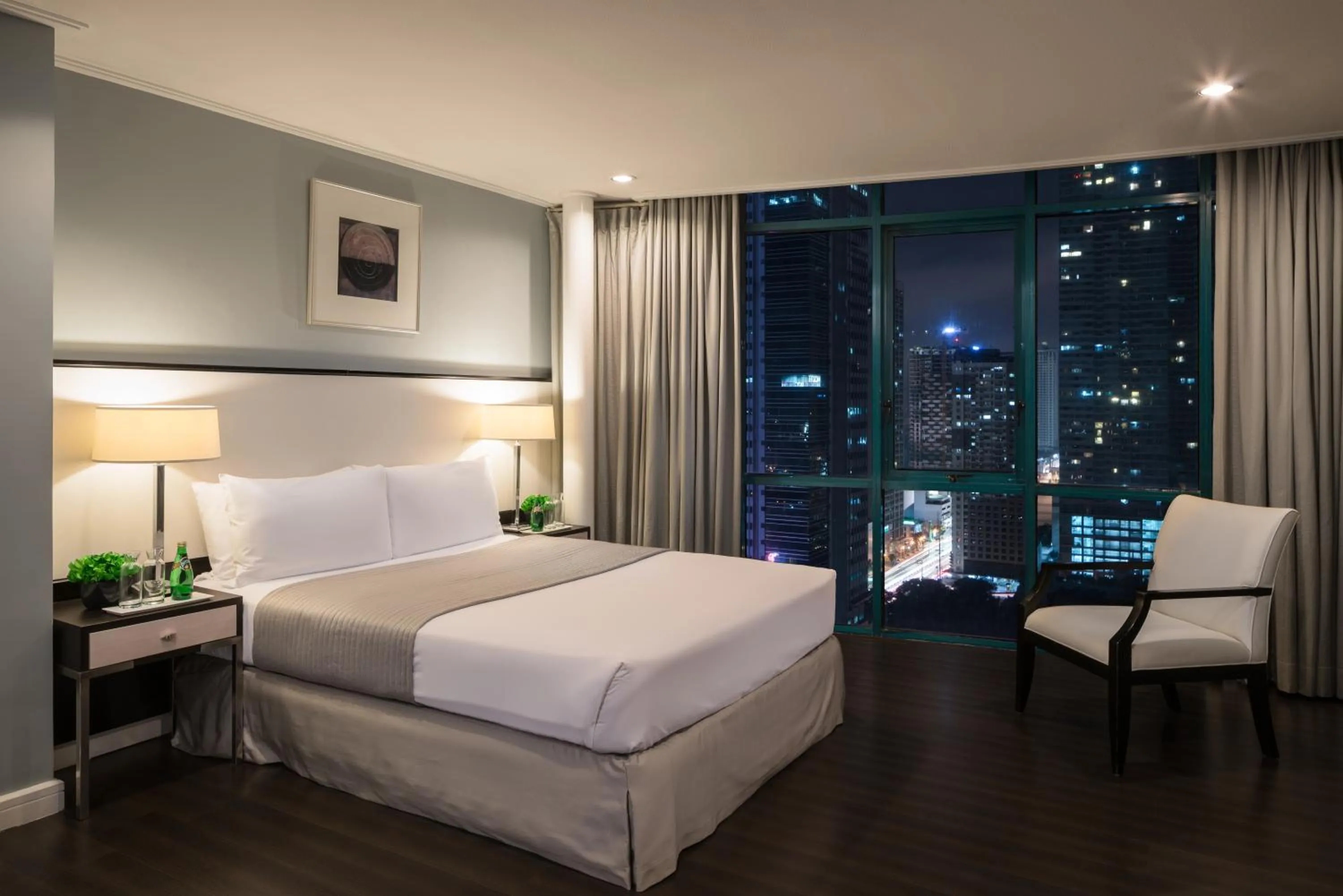 Bed in Astoria Plaza