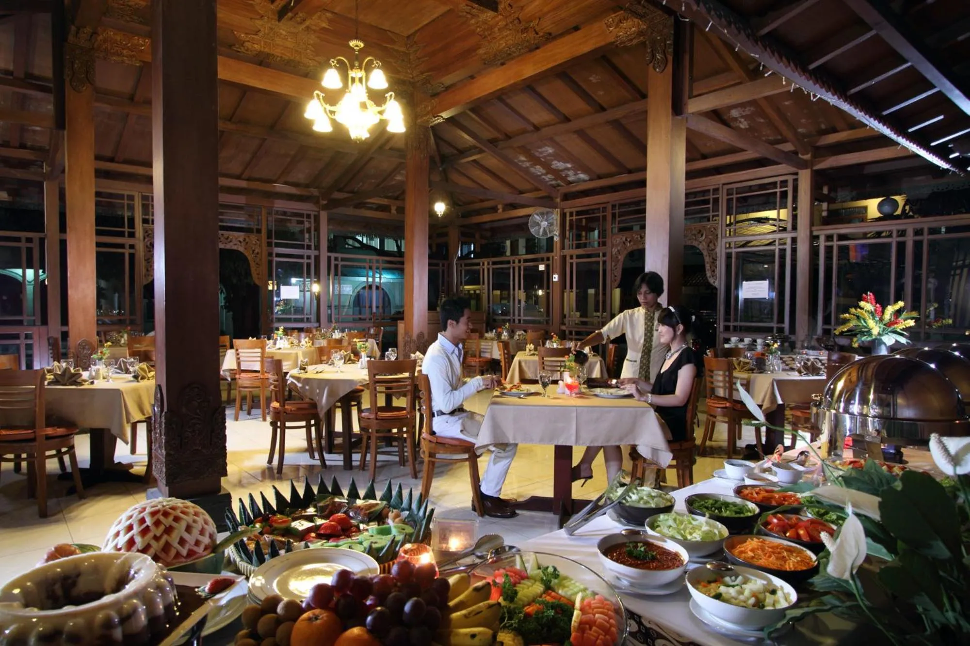 Restaurant/places to eat in Cakra Kembang Hotel