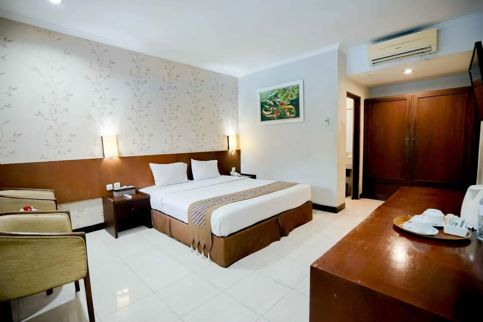 Photo of the whole room, Bed in Cakra Kembang Hotel