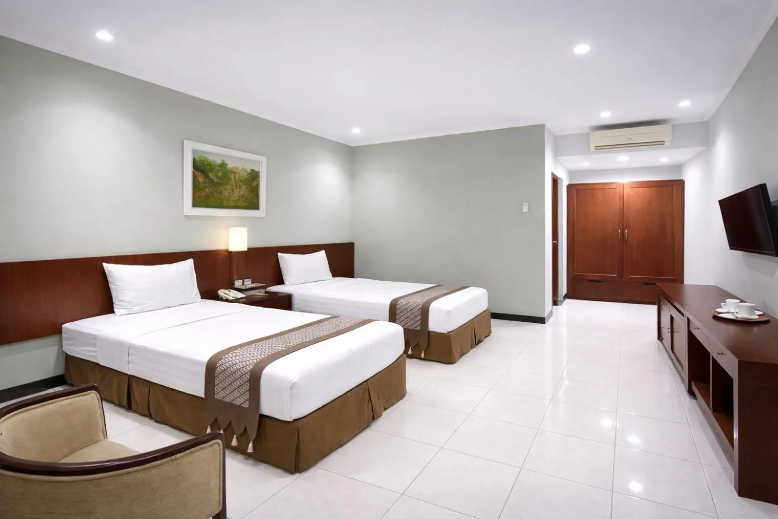 Bedroom, Bed in Cakra Kembang Hotel