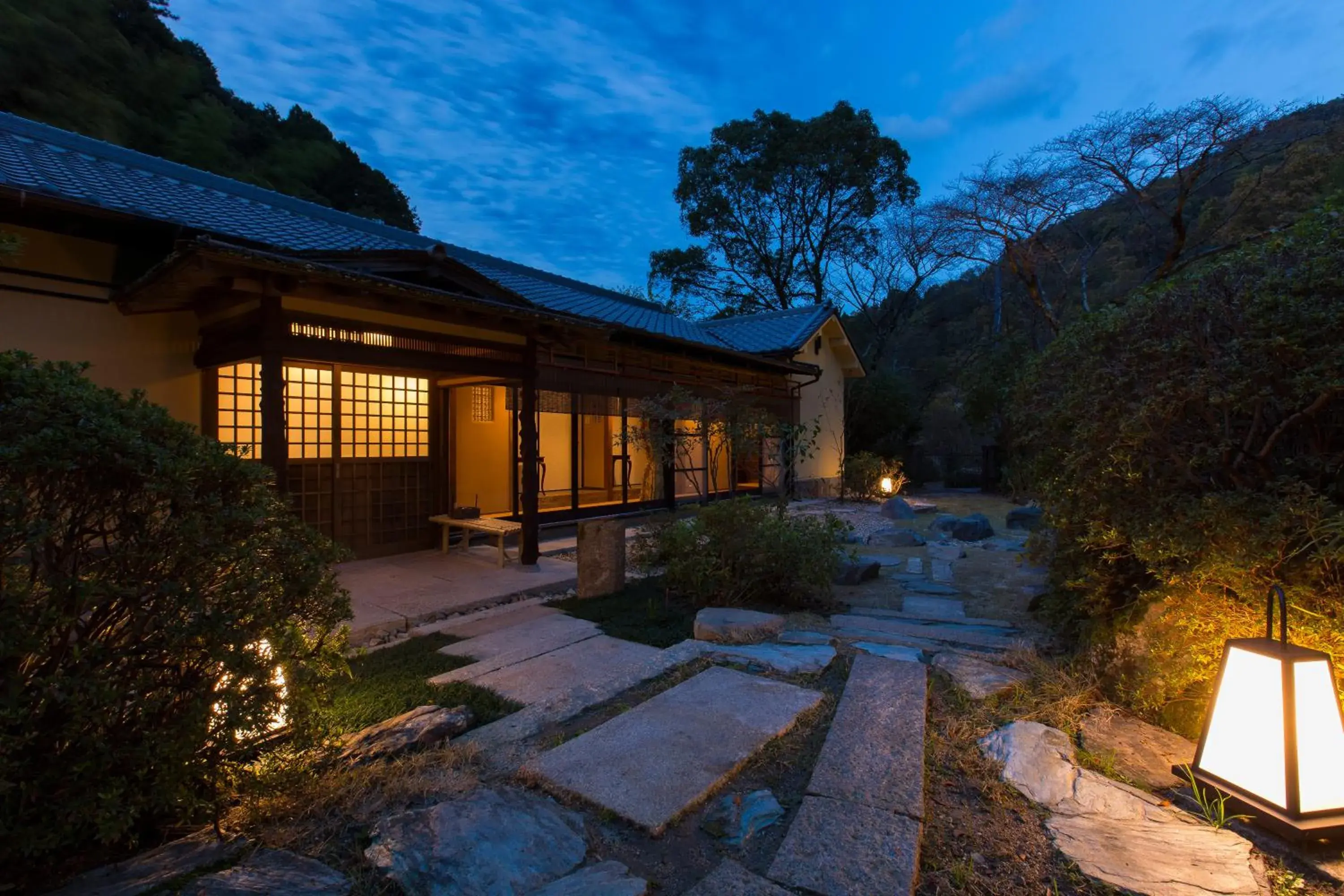 Japanese-Style Family Room with Open-Air Bath in Nanten-En Japanese-Style Family Room with Open-Air Bath in Nanten-En