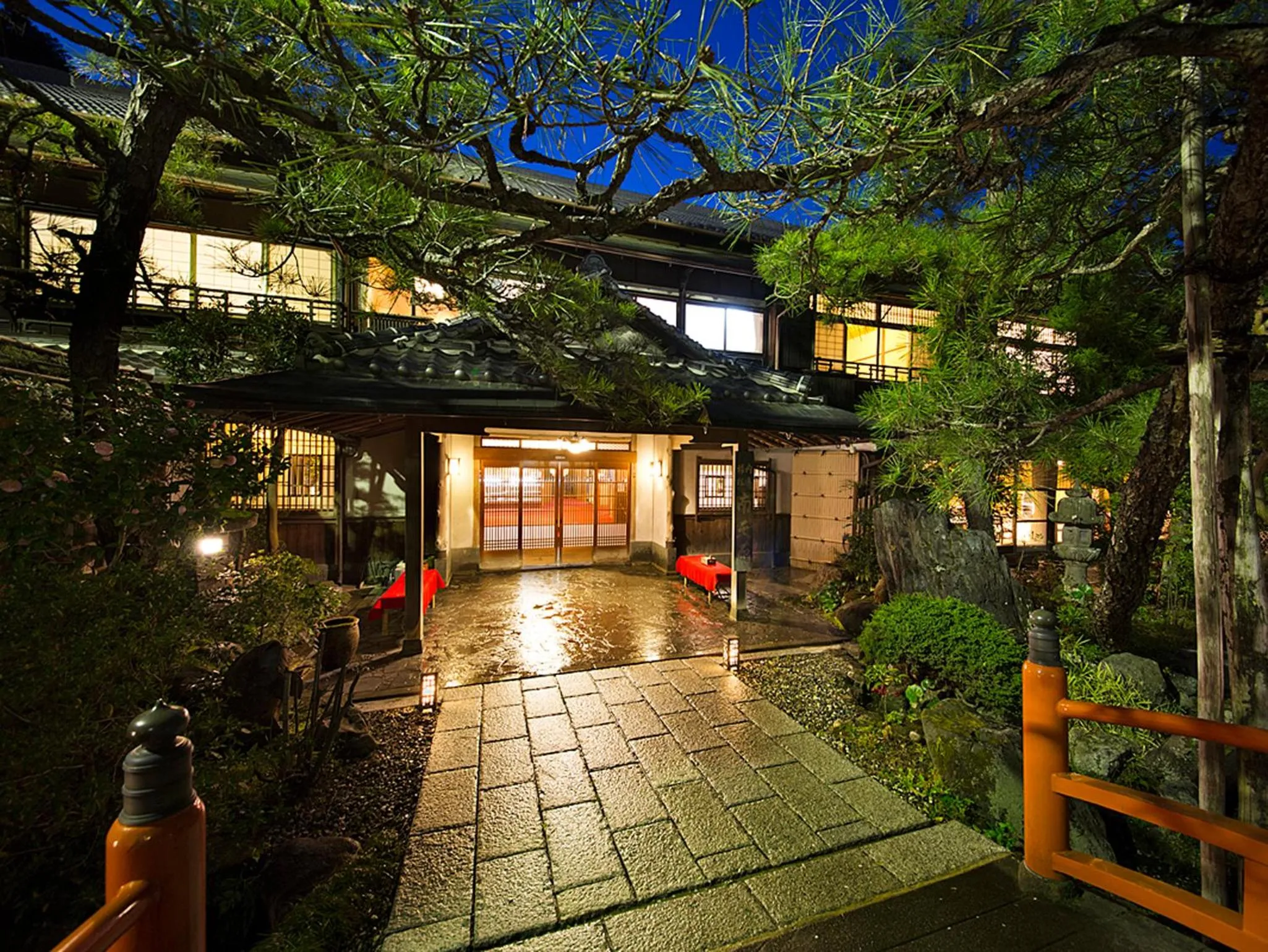 Facade/entrance in Nanten-En