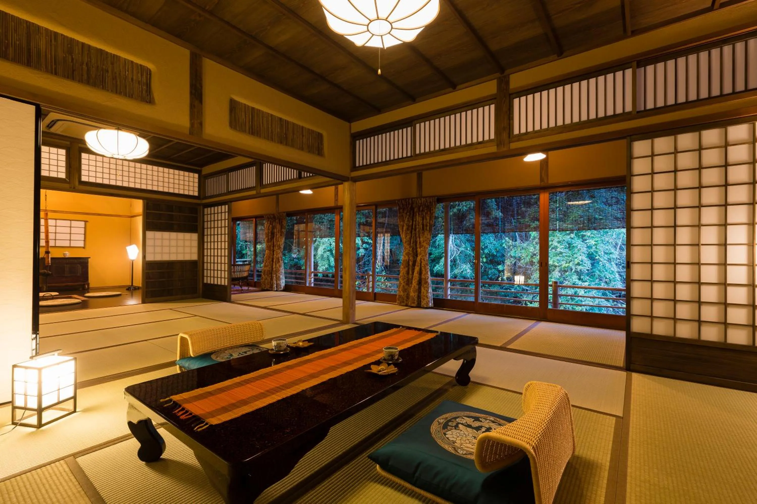 Dining area in Nanten-En